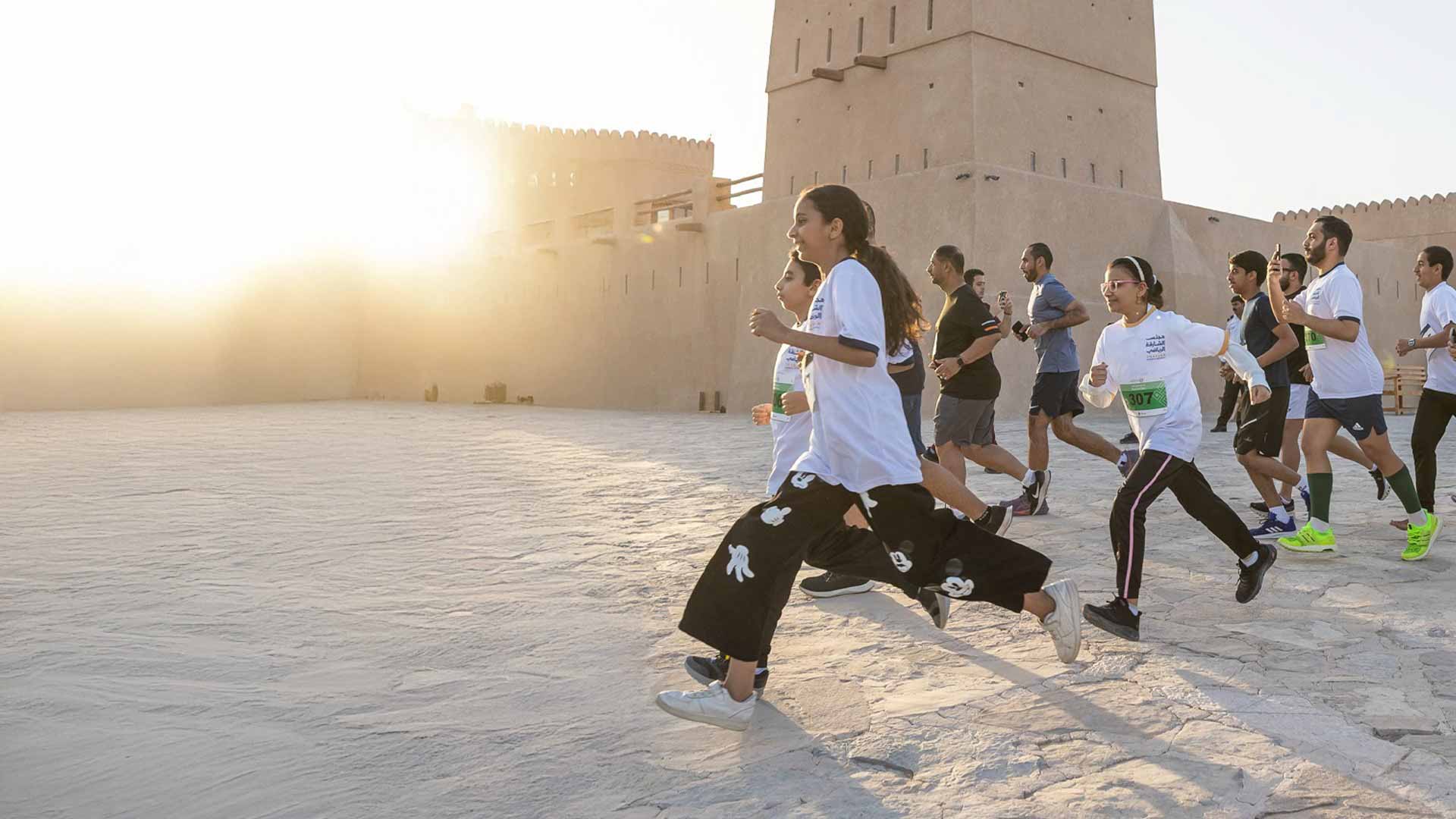 مجلس الشارقة الرياضي يطلق فعالياته المجتمعية بجري الذيد الرملي 