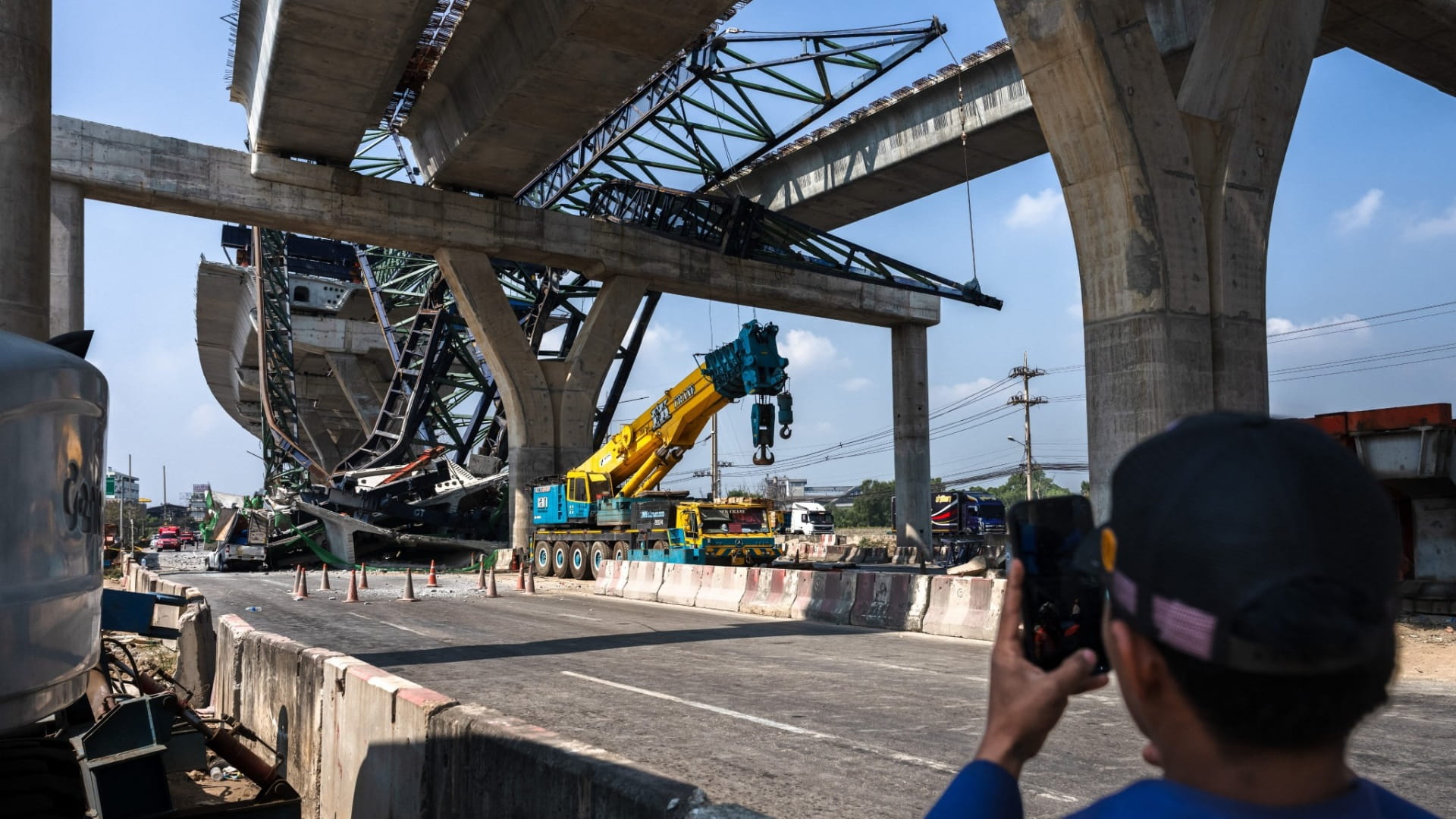 Crane collapse in Bangkok suburbs leaves two dead 