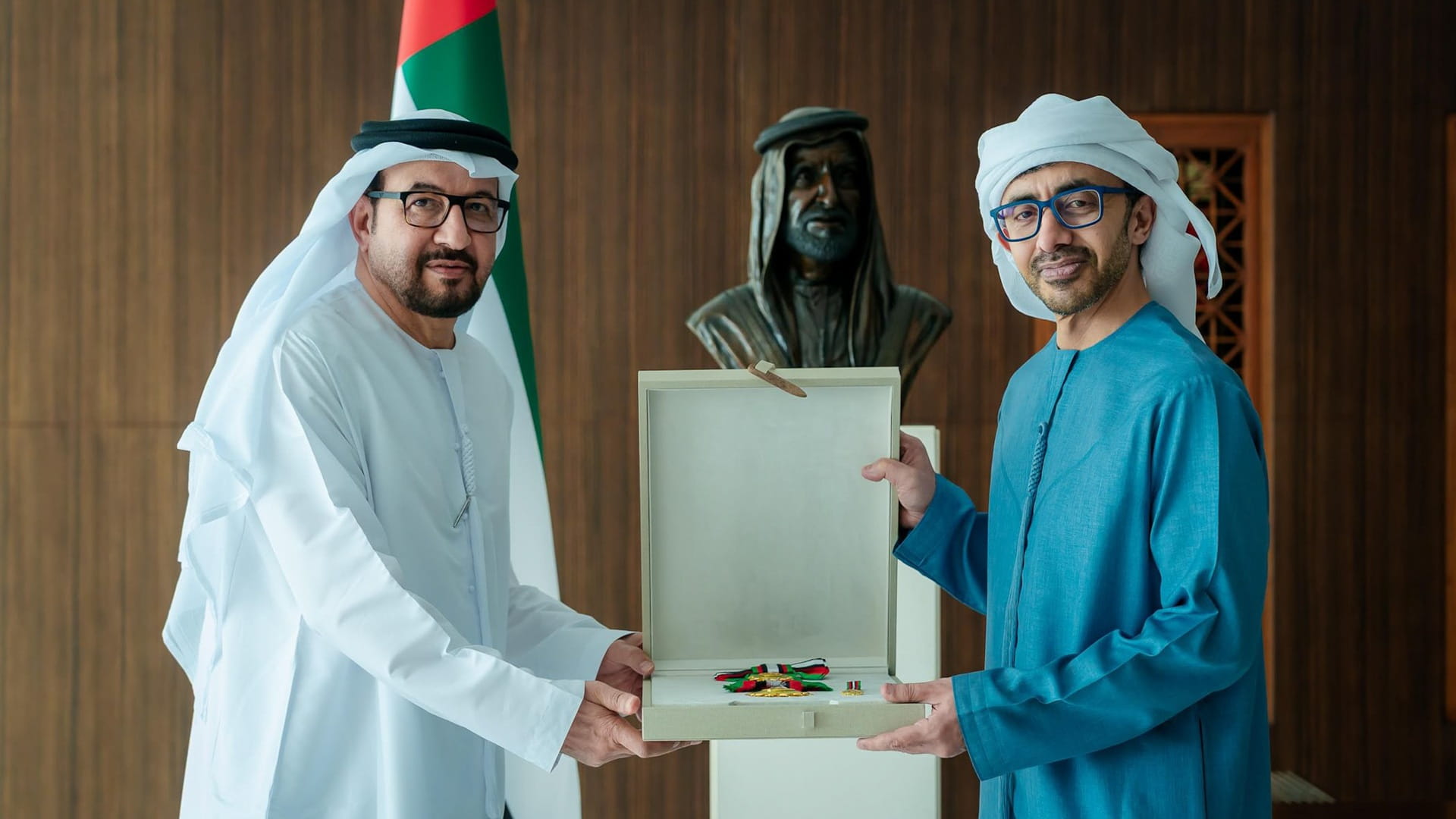 UAE Pres. confers First-Class Order of Zayed II on Saif Al Zaabi