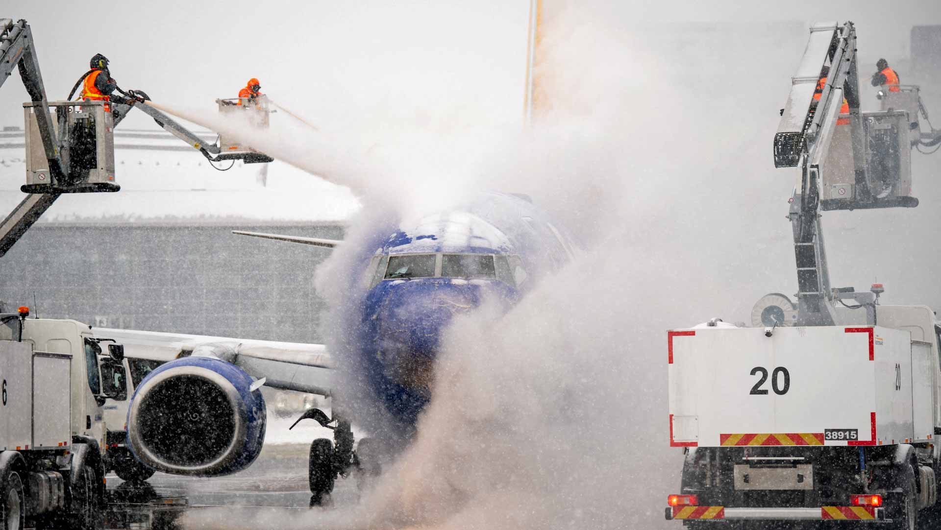 Blizzard hits US: Millions face power outages and travel shutdown 