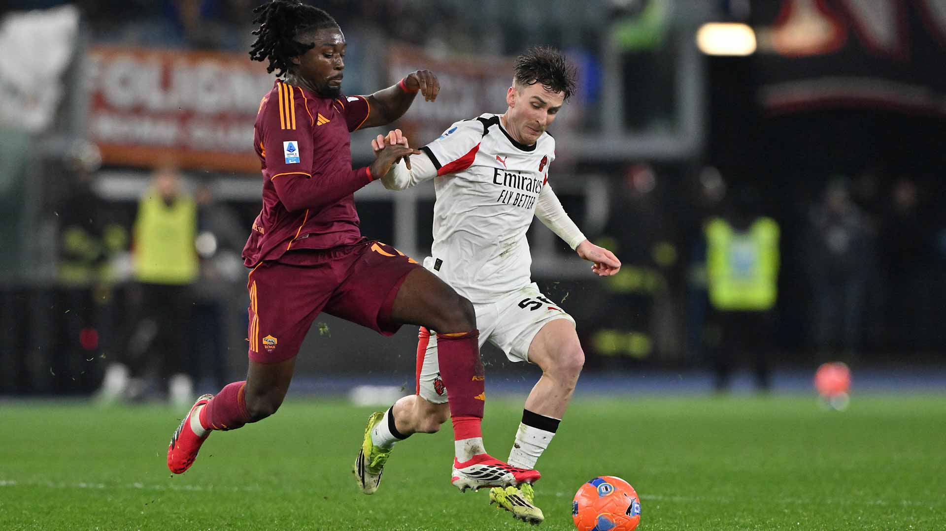 ميلان يسقط بفخ التعادل الإيجابي أمام روما في الدوري الإيطالي  