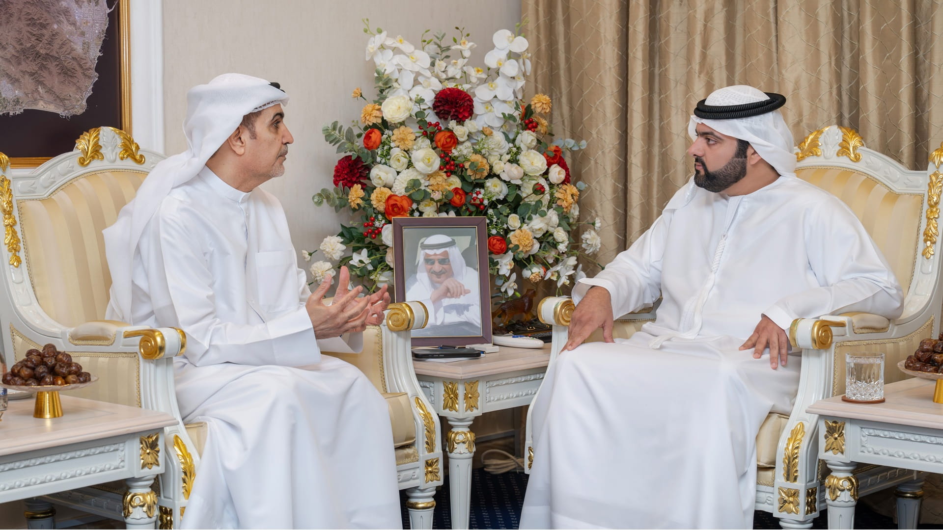 محمد الشرقي يطلع على الخطط التشغيلية لهيئة المنطقة الحرة بالفجيرة 