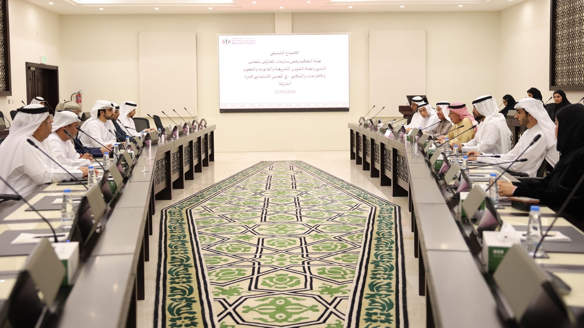 صورة بعنوان: "لجنة الاستشاري" تبحث أطر التعاون في مجال التشريع مع"بلدي الشارقة" 