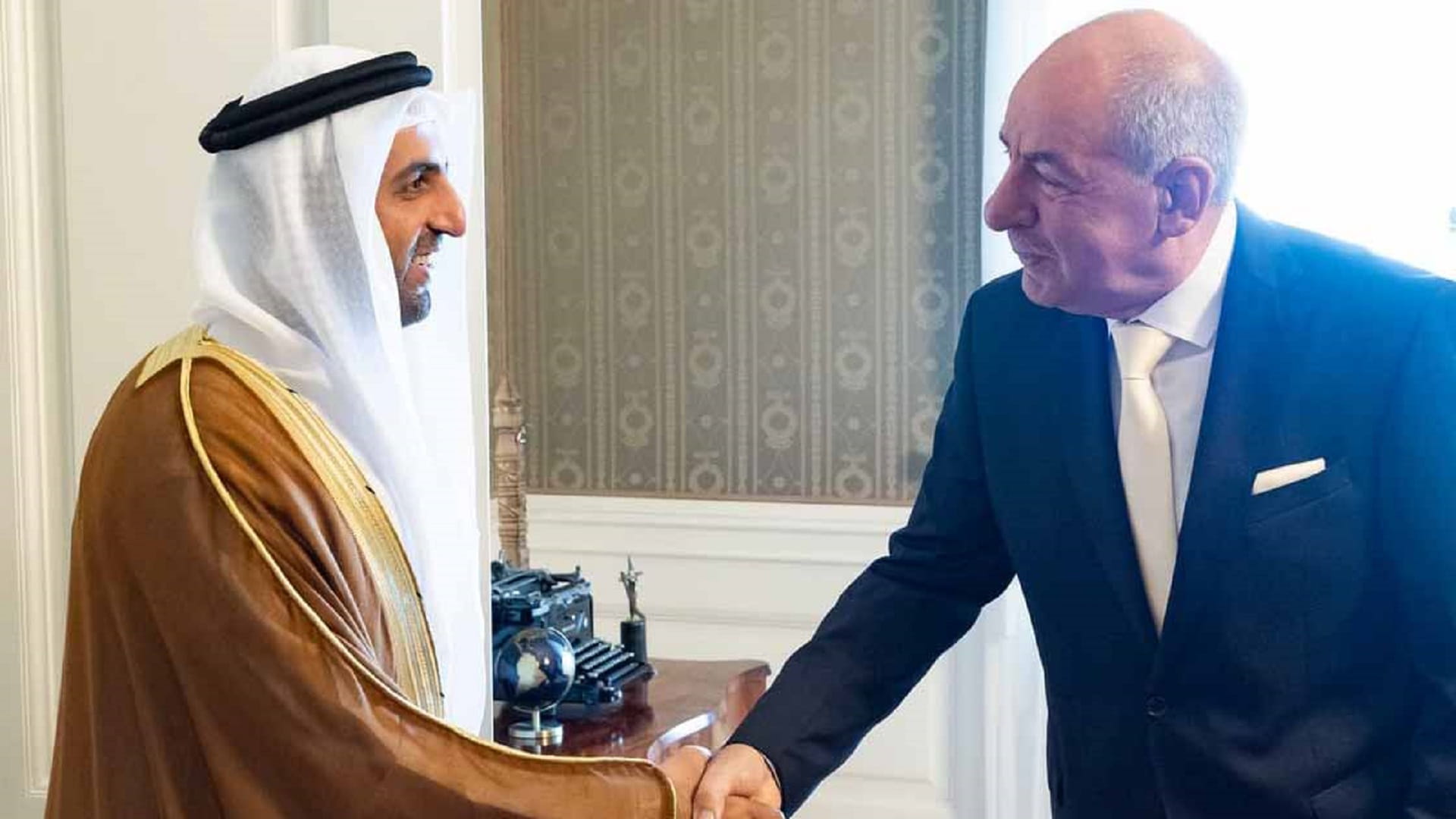 رئيس المجر يستقبل سفير الإمارات بمناسبة انتهاء فترة عمله 