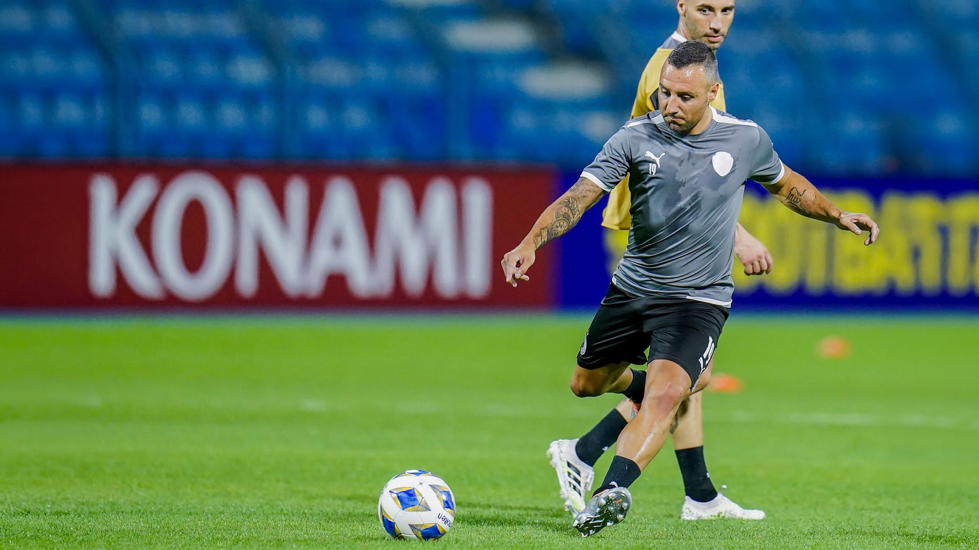 الإسباني سانتي كاسورلا يعلن اعتزاله كرة القدم 