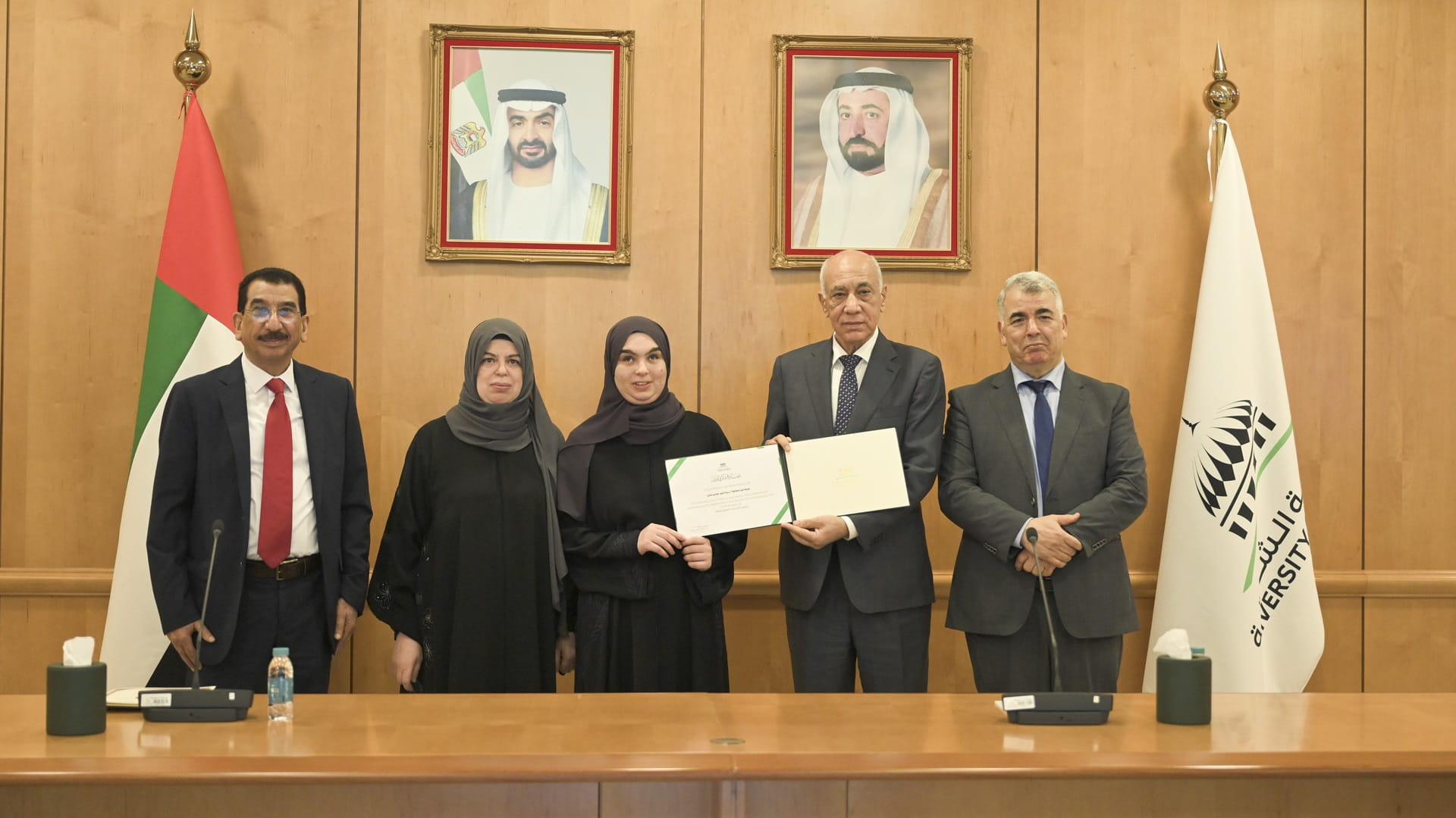 صورة بعنوان: جامعة الشارقة تكرّم أمهات الطلبة الخريجين المتفوقين من ذوي الإعاقة 