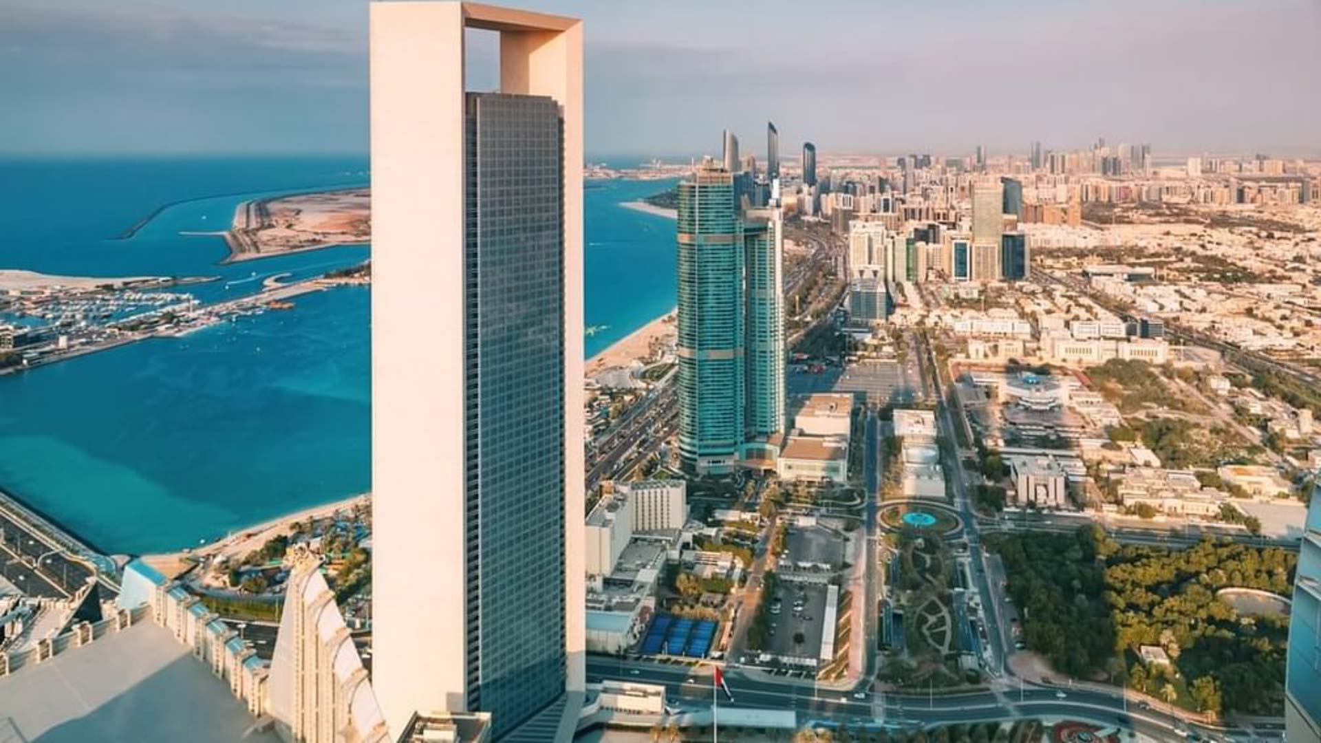 القطاع العقاري الإماراتي يواصل زخمه بدعم قوة الطلب ومتانة الاقتصاد 