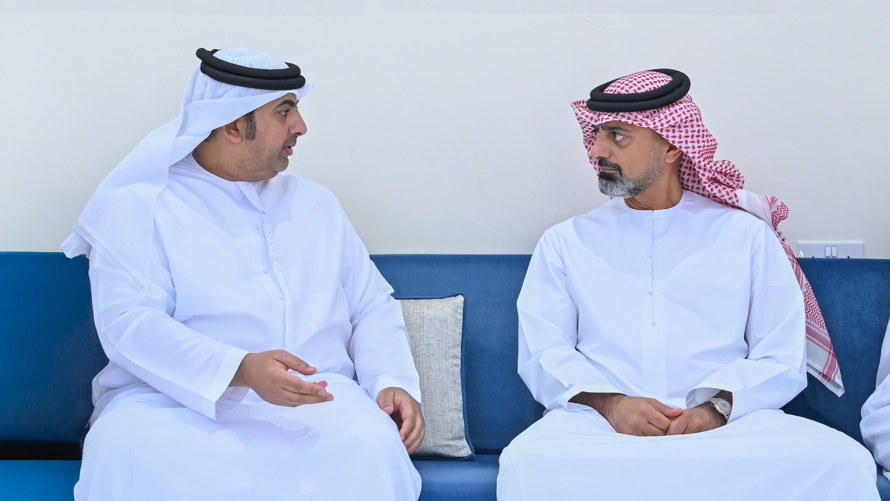 عمار بن حميد يقدم واجب العزاء في وفاة علي ماجد السويدي 