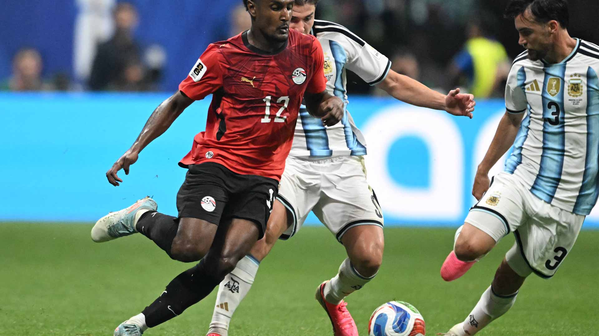 الأرجنتين تفوز على مصر وتتأهل إلى ربع نهائي المونديال  