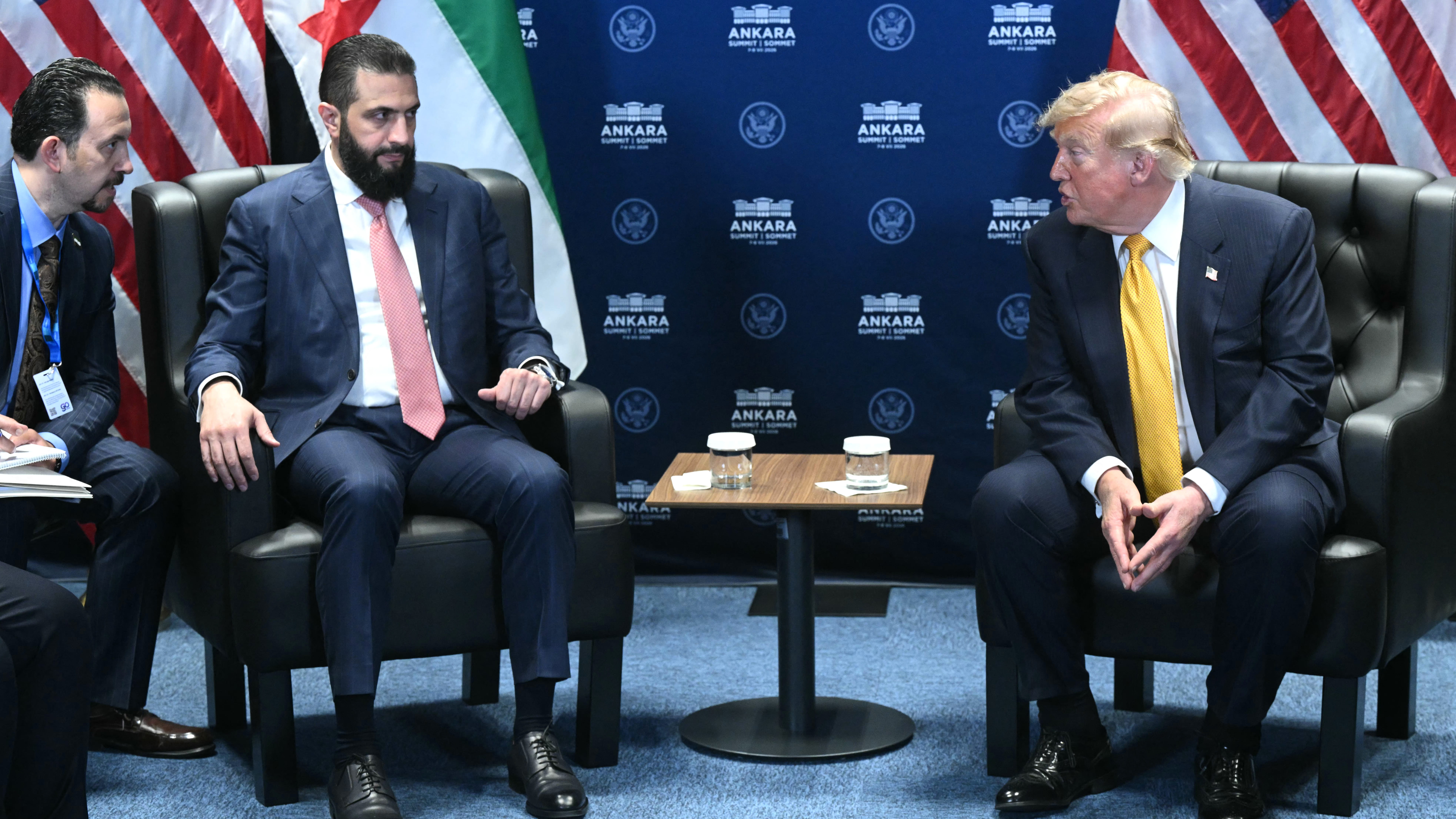 الرئيس الأميركي يلغي تصنيف سوريا دولة راعية للإرهاب
