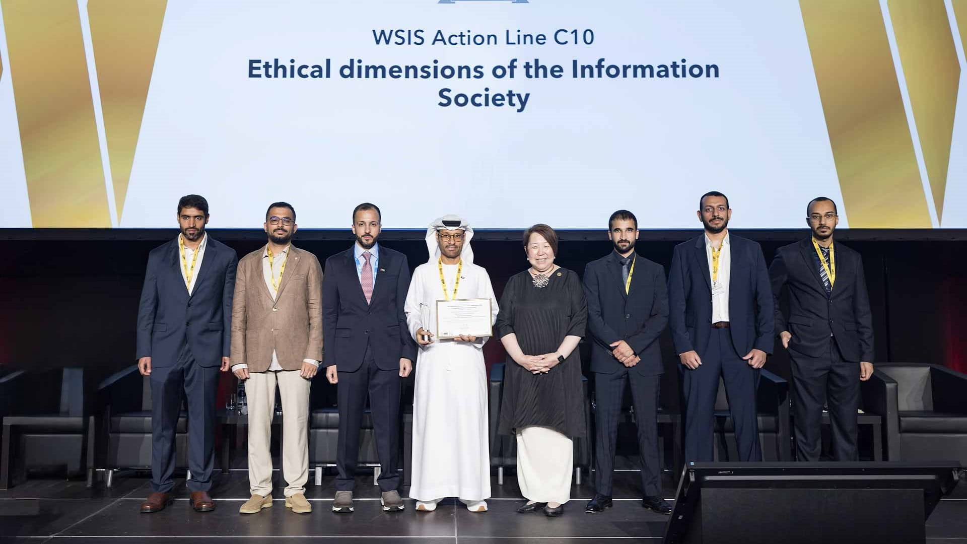 محمد الكويتي يفوز بجائزة بطل القمة العالمية لمجتمع المعلومات 2026 
