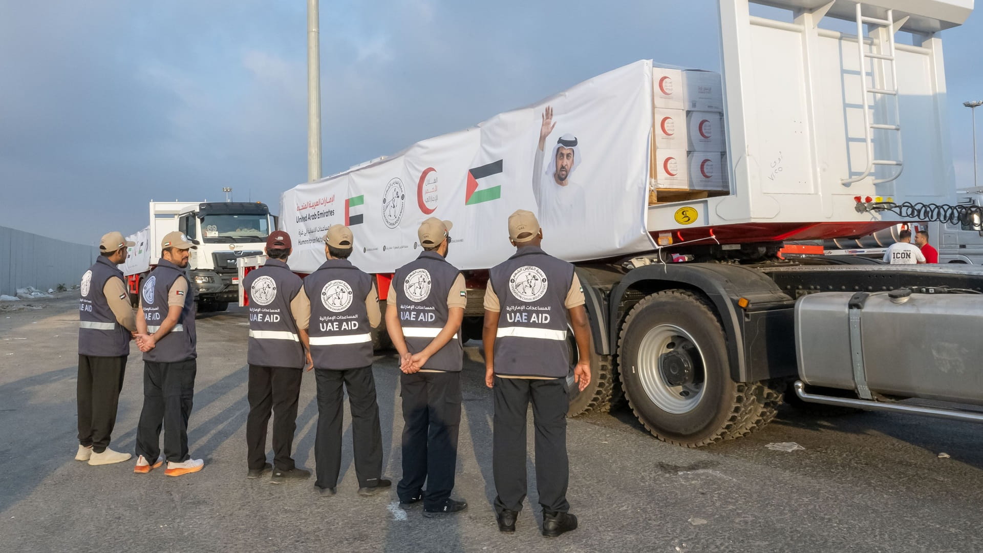 5 UAE aid convoys carrying 792 tonnes of supplies enter Gaza Strip