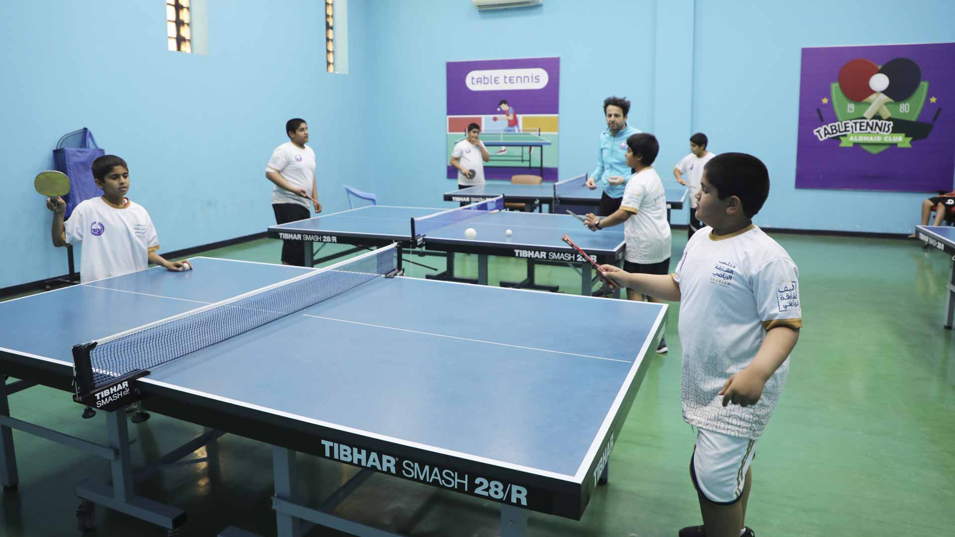 نادي الذيد ينظم تدريبات مكثفة لتنس الطاولة ضمن "عطلتنا غير 2026" 