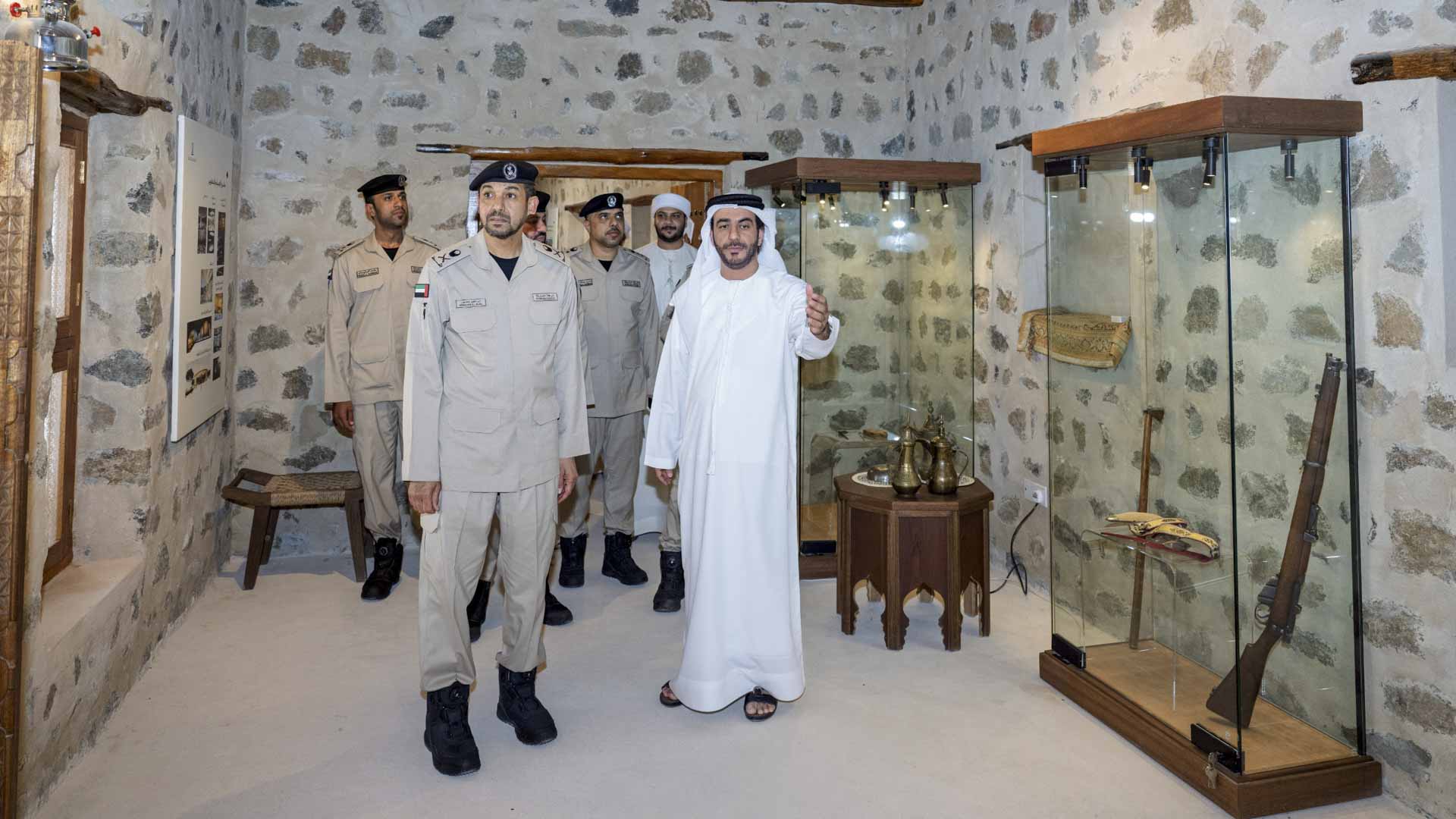 شرطة الشارقة تعزز التواصل المجتمعي بزيارة ميدانية لمنطقة شيص