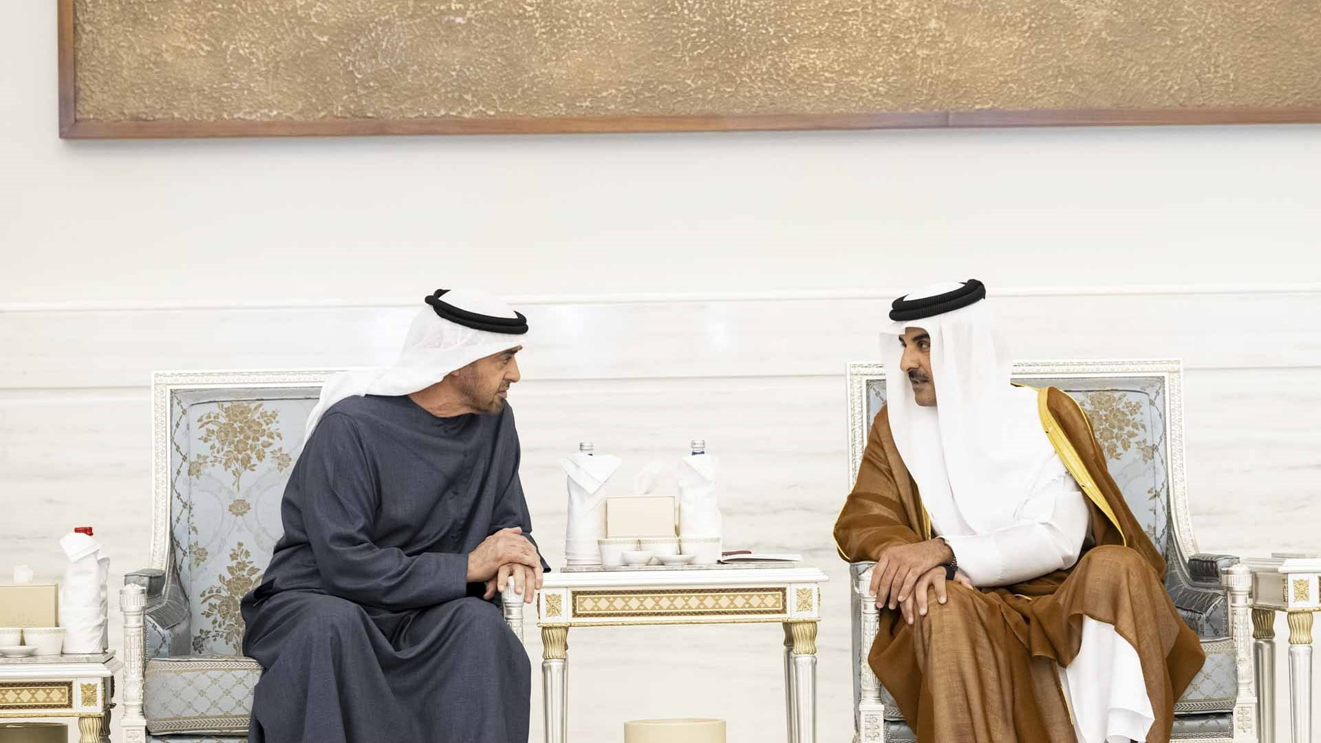 رئيس الدولة يعزي أمير قطر بوفاة الشيخ حمد بن خليفة آل ثاني