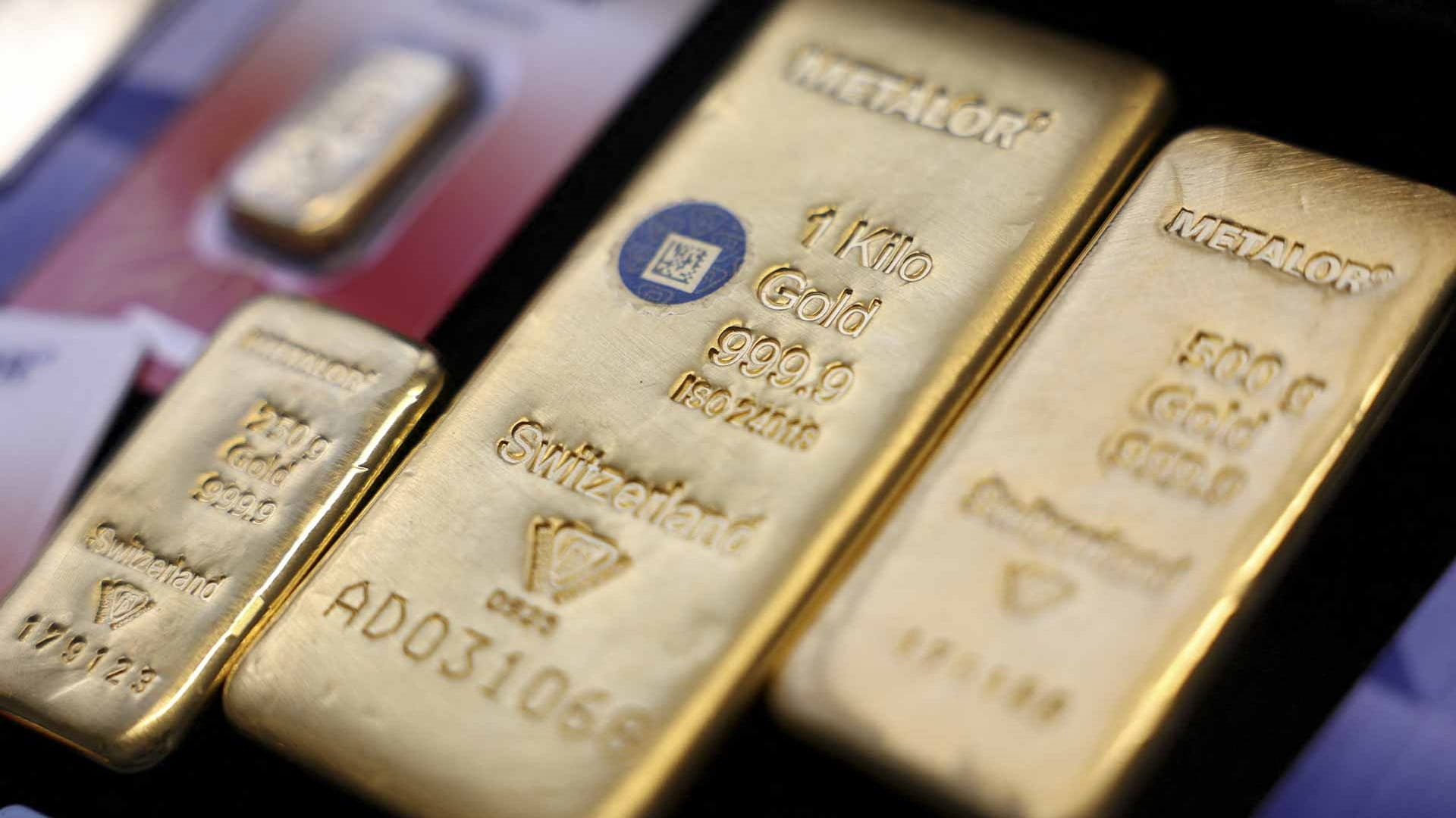 الذهب ينخفض 1.7% في المعاملات الفورية 