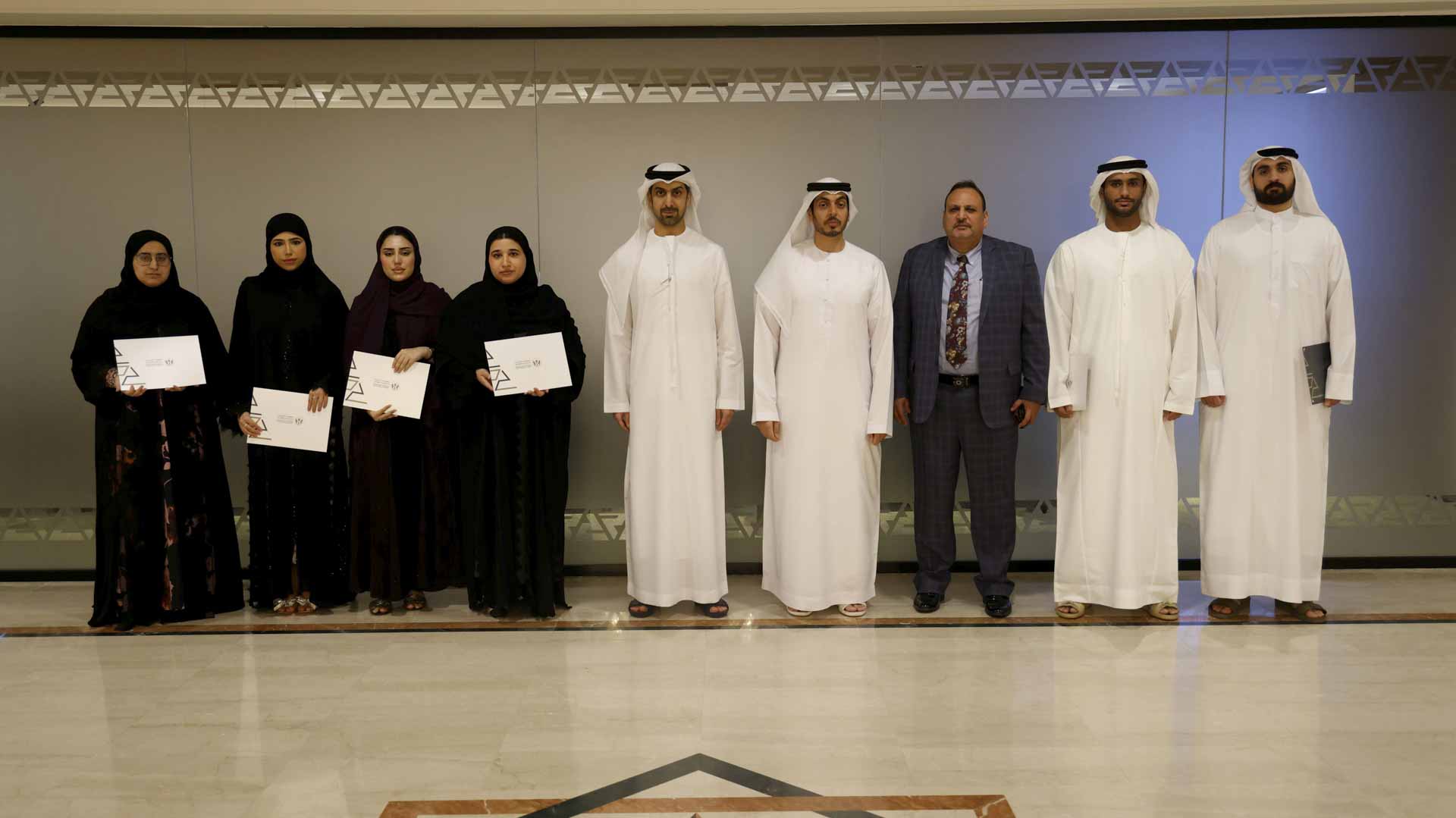 "التنمية الاقتصادية" تحتفي بطلبة السياسات العامة بجامعة الشارقة  