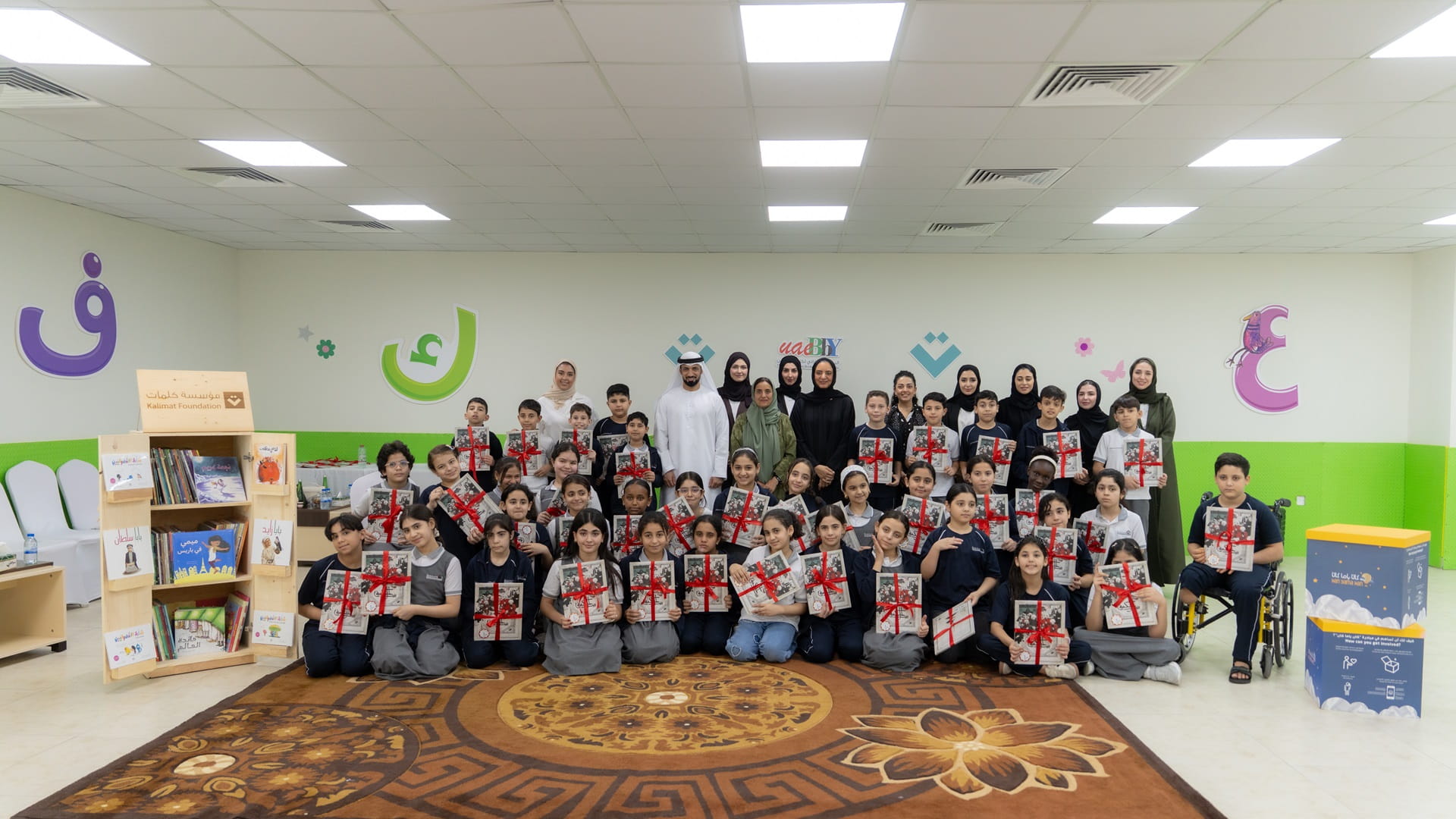 صورة بعنوان: كلمات و"كتب اليافعين" تهديان350كتاباً لأطفال "الإمارات الإنسانية" 