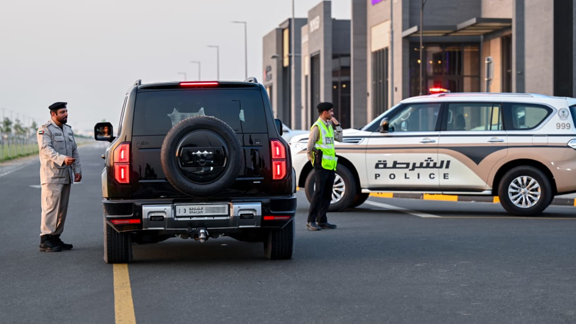 شرطة الشارقة تكثف جهود السلامة المرورية ضمن "صيف بلا حوادث" 