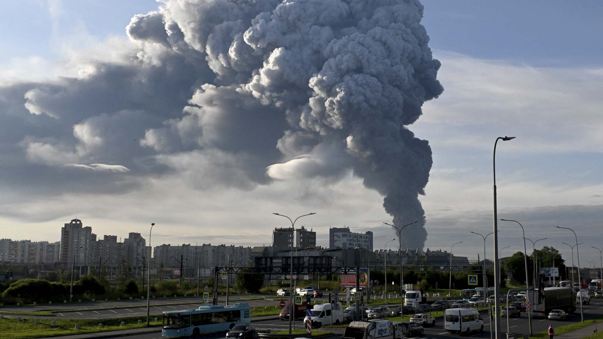 At least 17 dead in escalating Russian-Ukrainian strikes