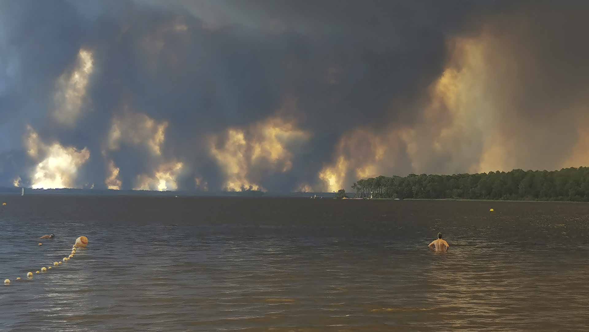 Wildfires force more than 160,000 to flee in France, Spain