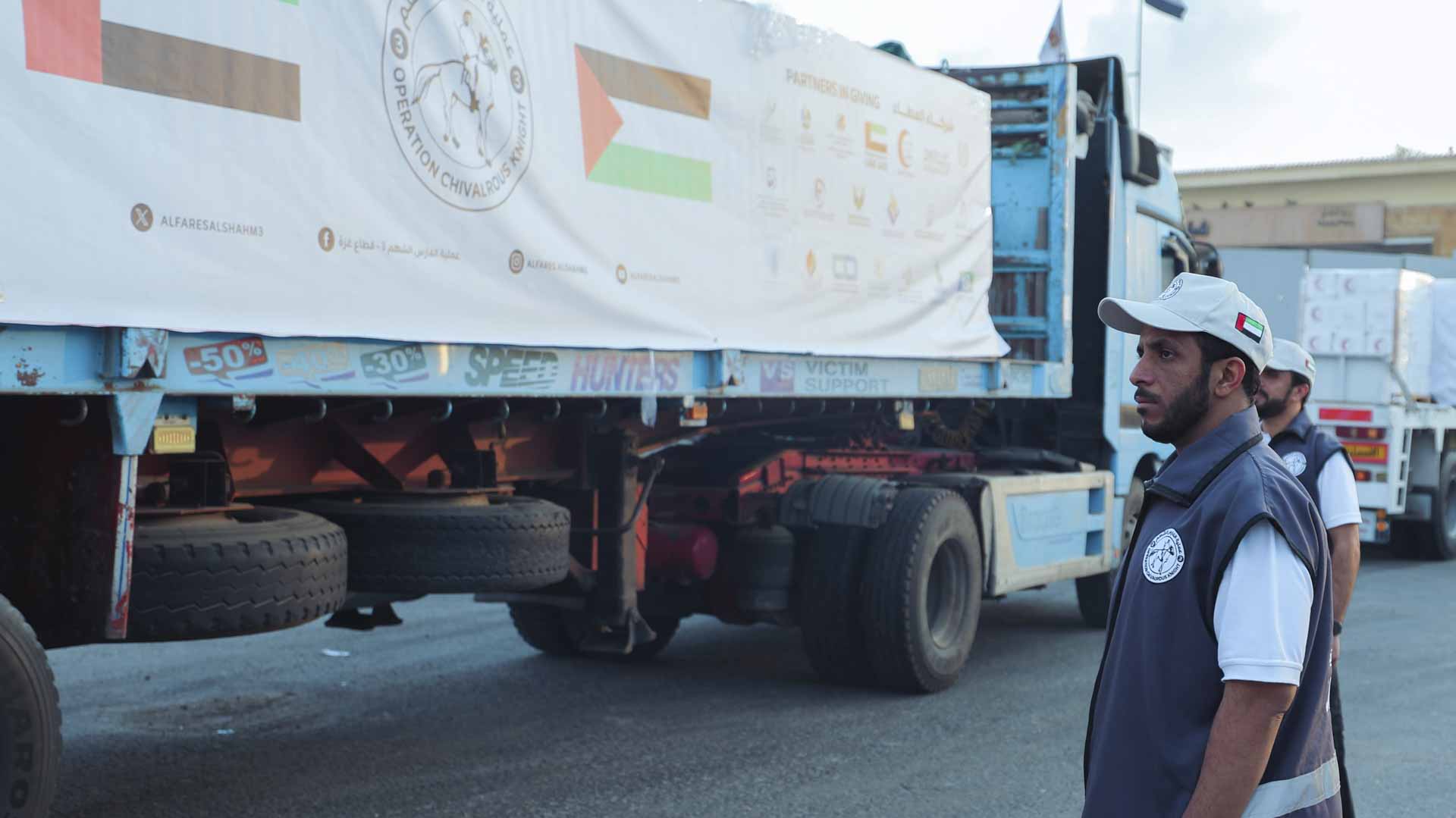 Five UAE aid convoys deliver 938 tonnes to Gaza Strip