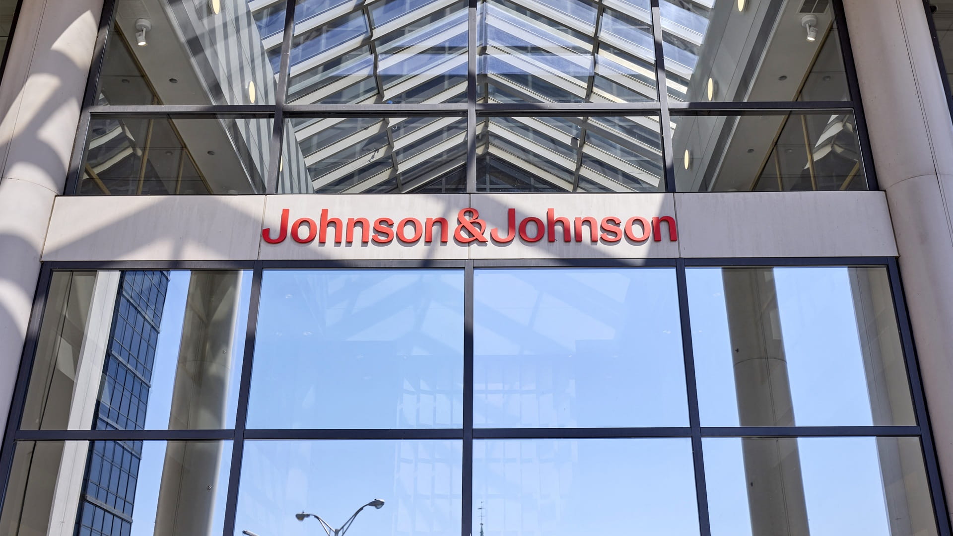 Image for the title: Johnson & Johnson offers $5.5 bn to settle talc lawsuits 