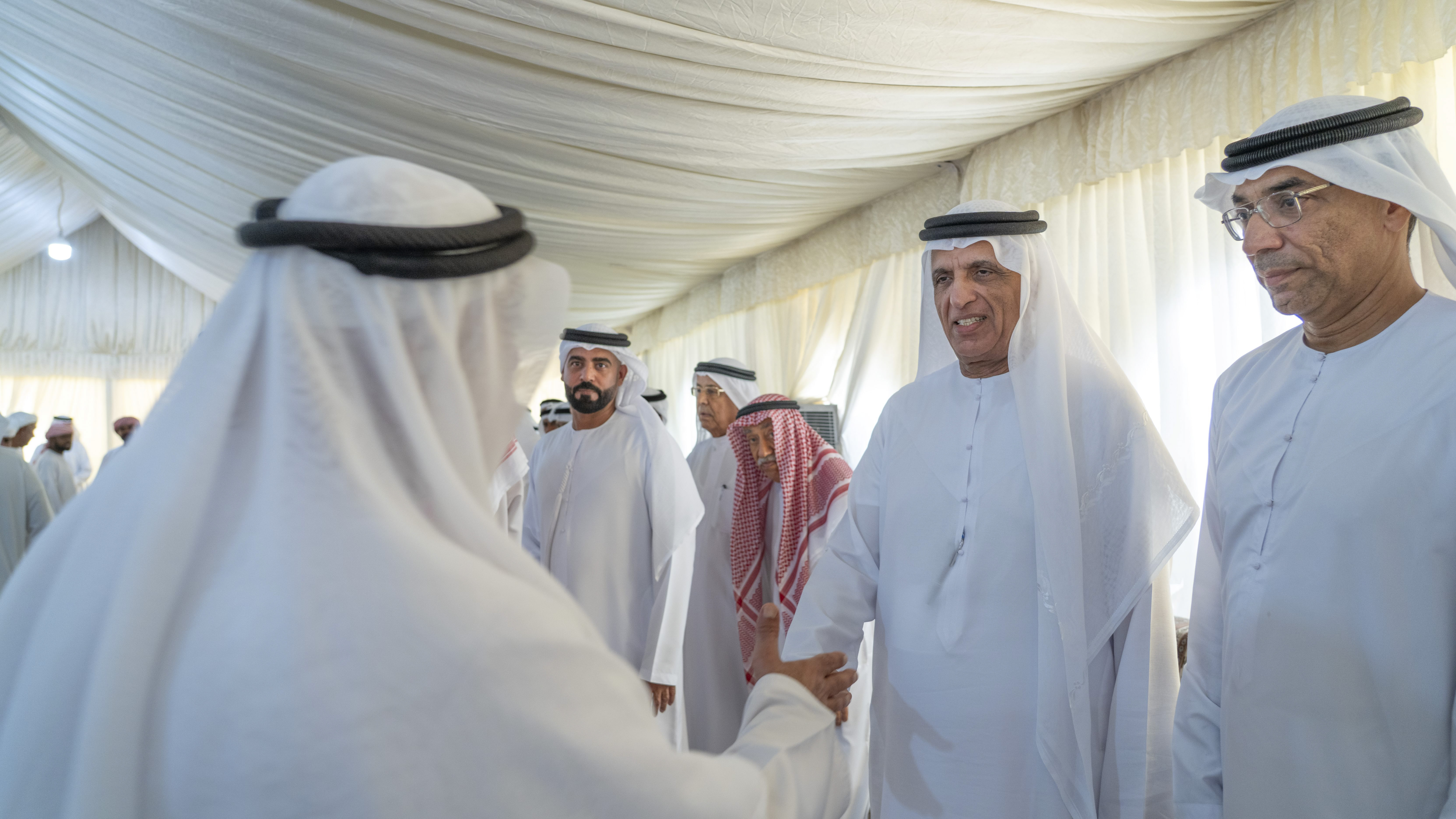 سعود بن صقر يعزي بوفاة أحمد سالم فارس العلي في رأس الخيمة