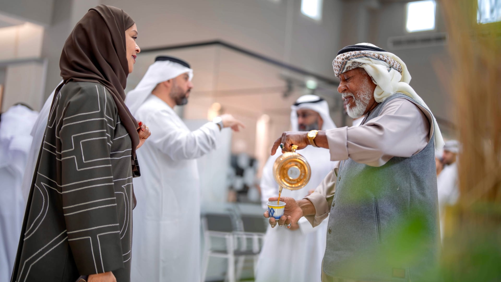 معهد الشارقة للتراث ينظم "فوالتكم علينا" لتعزيز التواصل بين موظفيه