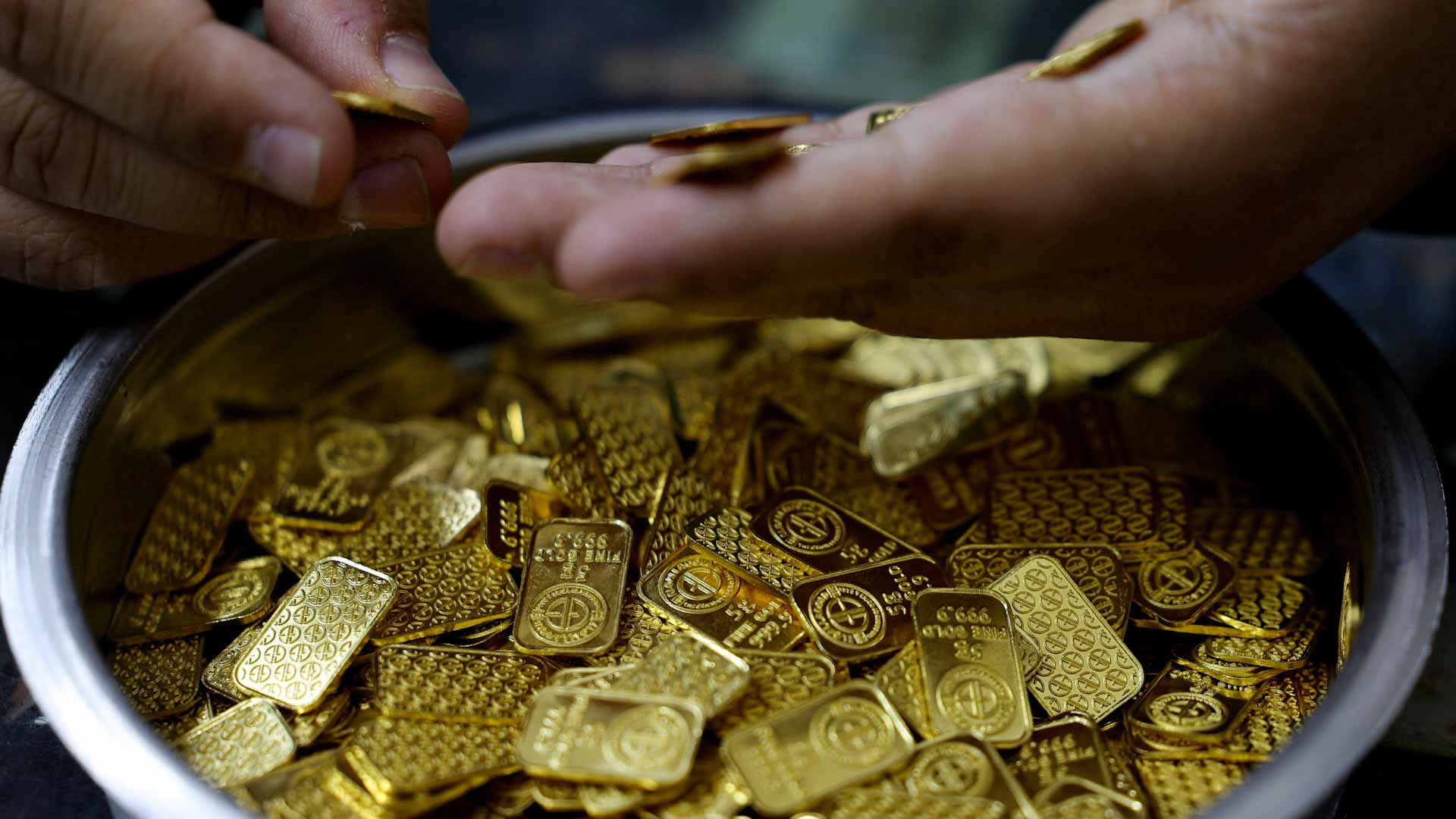 الذهب يصعد 0.9% في المعاملات الفورية و1% في العقود الآجلة