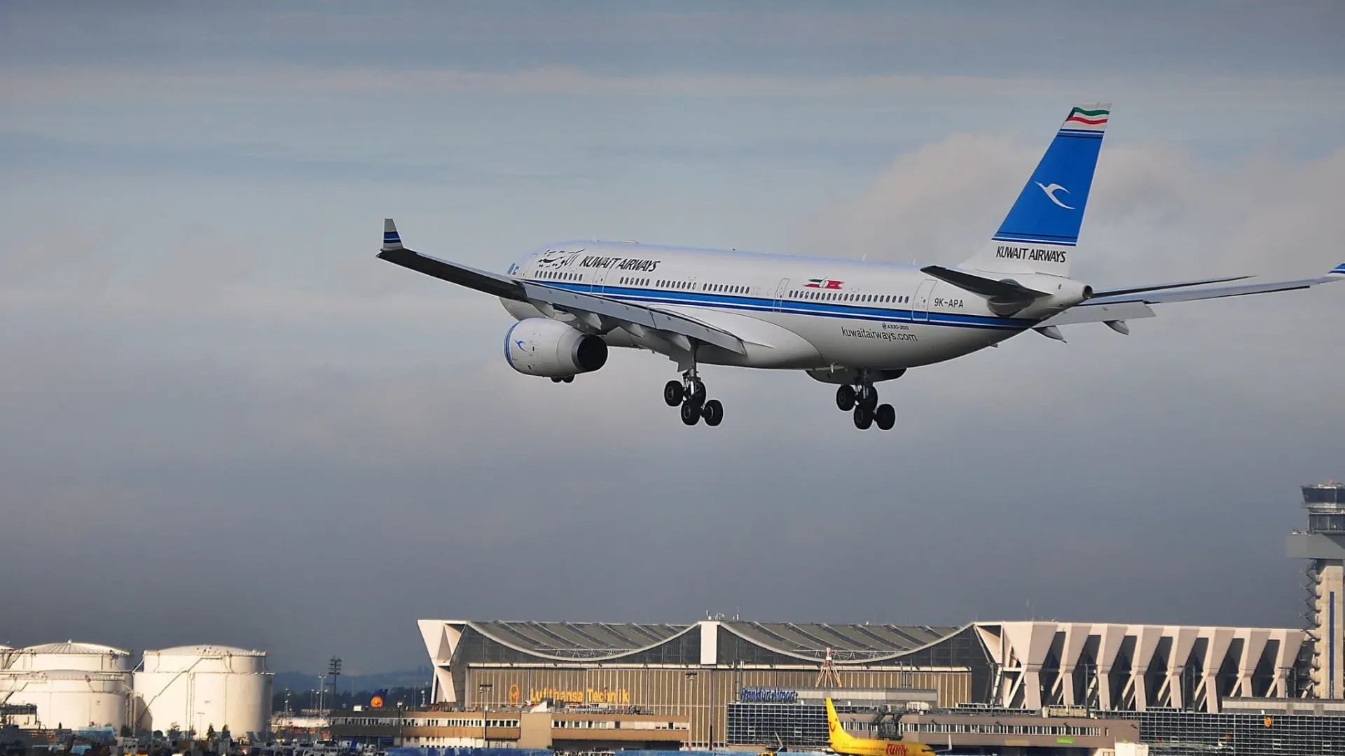 Kuwait suspends flights after Iranian attack