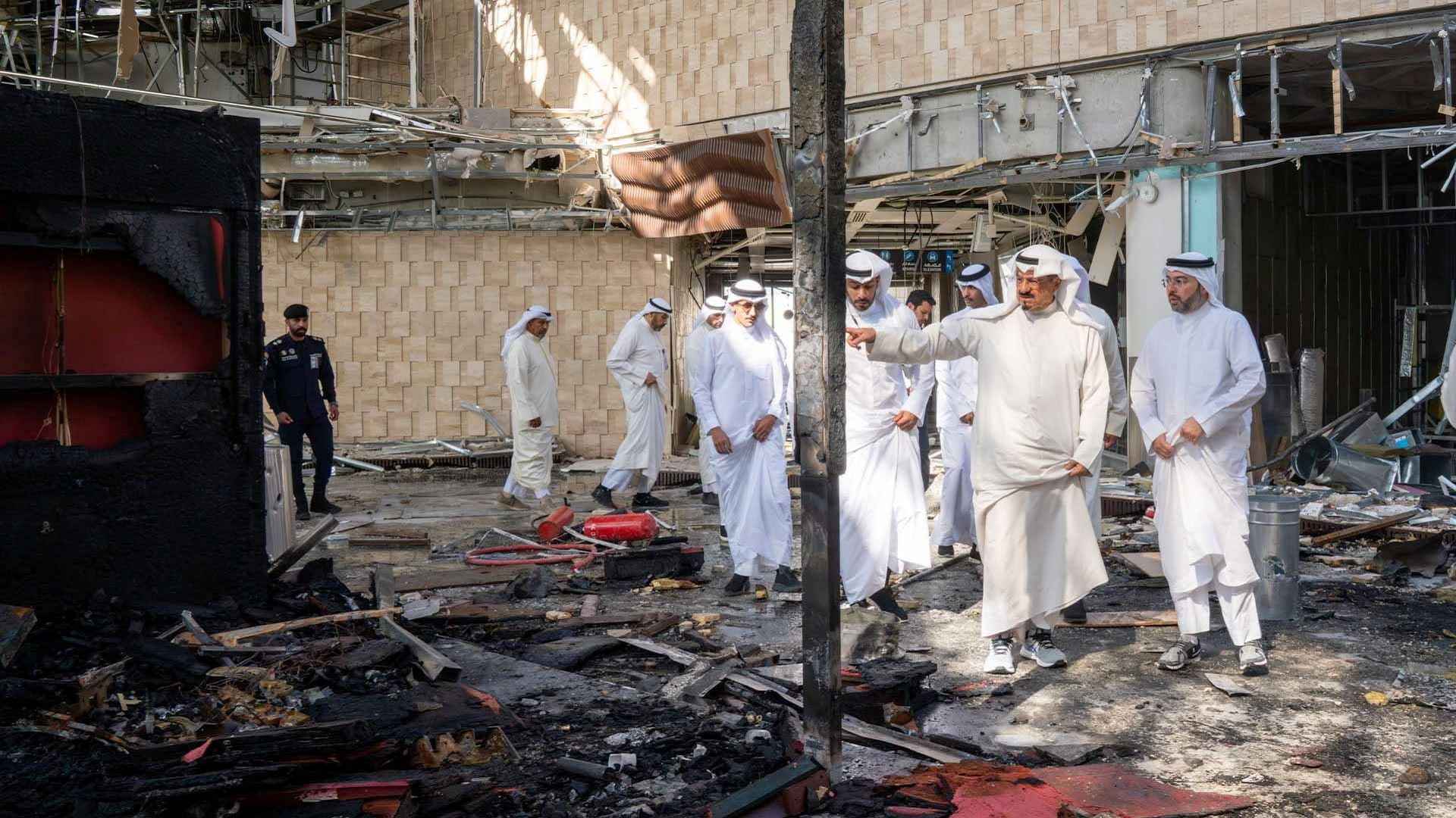 رئيس الوزراء الكويتي يتفقد آثار الاعتداء الإيراني على مطار الكويت