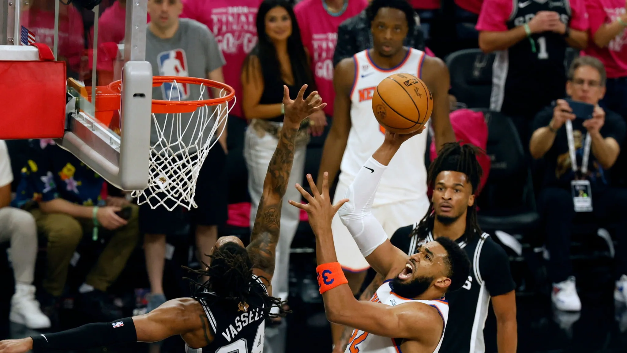 New York Knicks take victory from Spurs in NBA Finals