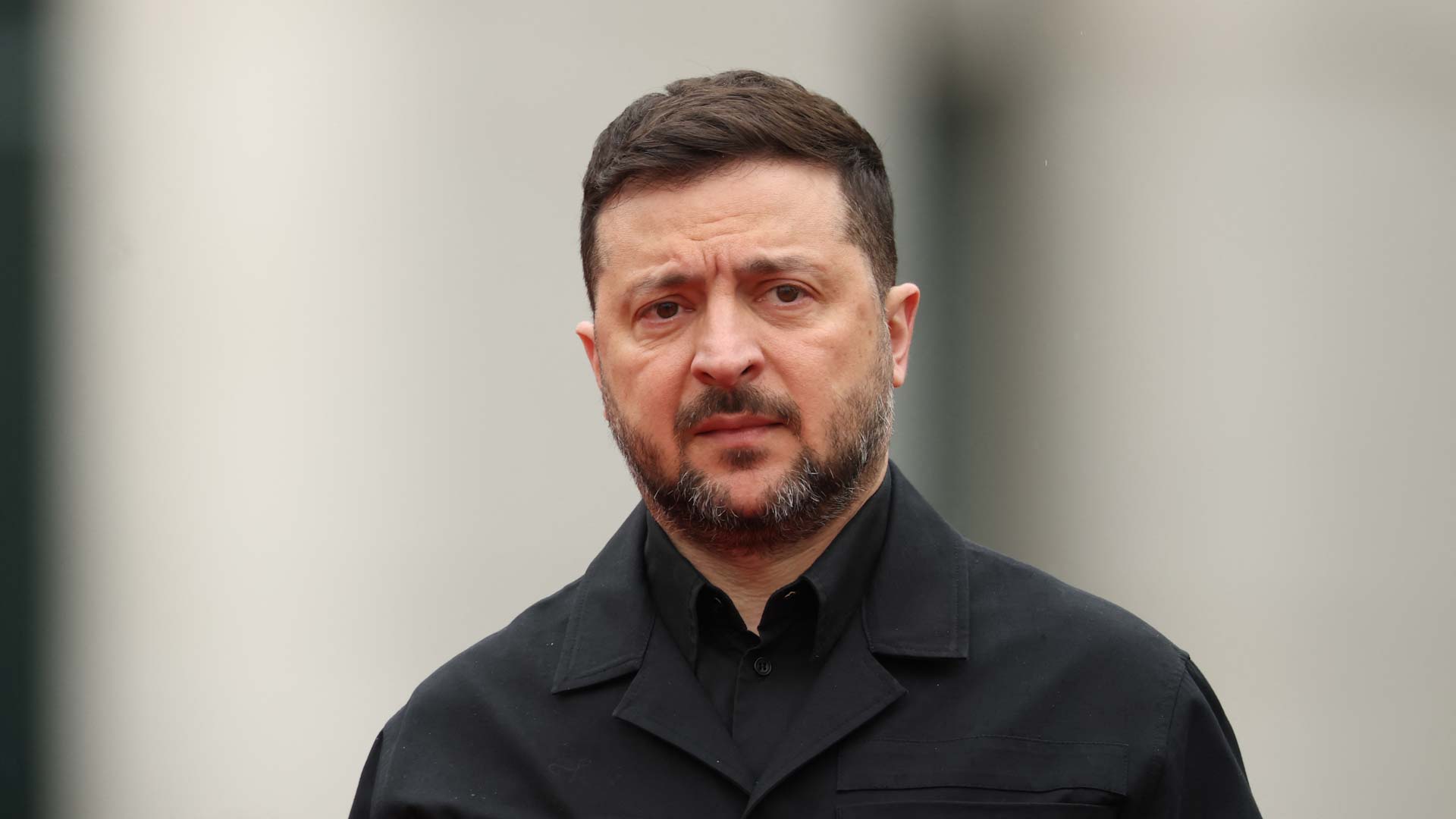 Zelenskiy invites Putin to talks to end war