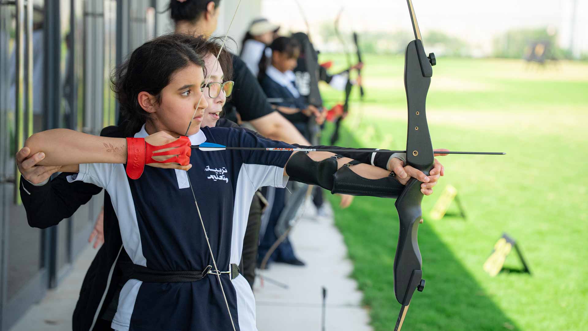 139 طالبات في بطولتي القوس والرماية