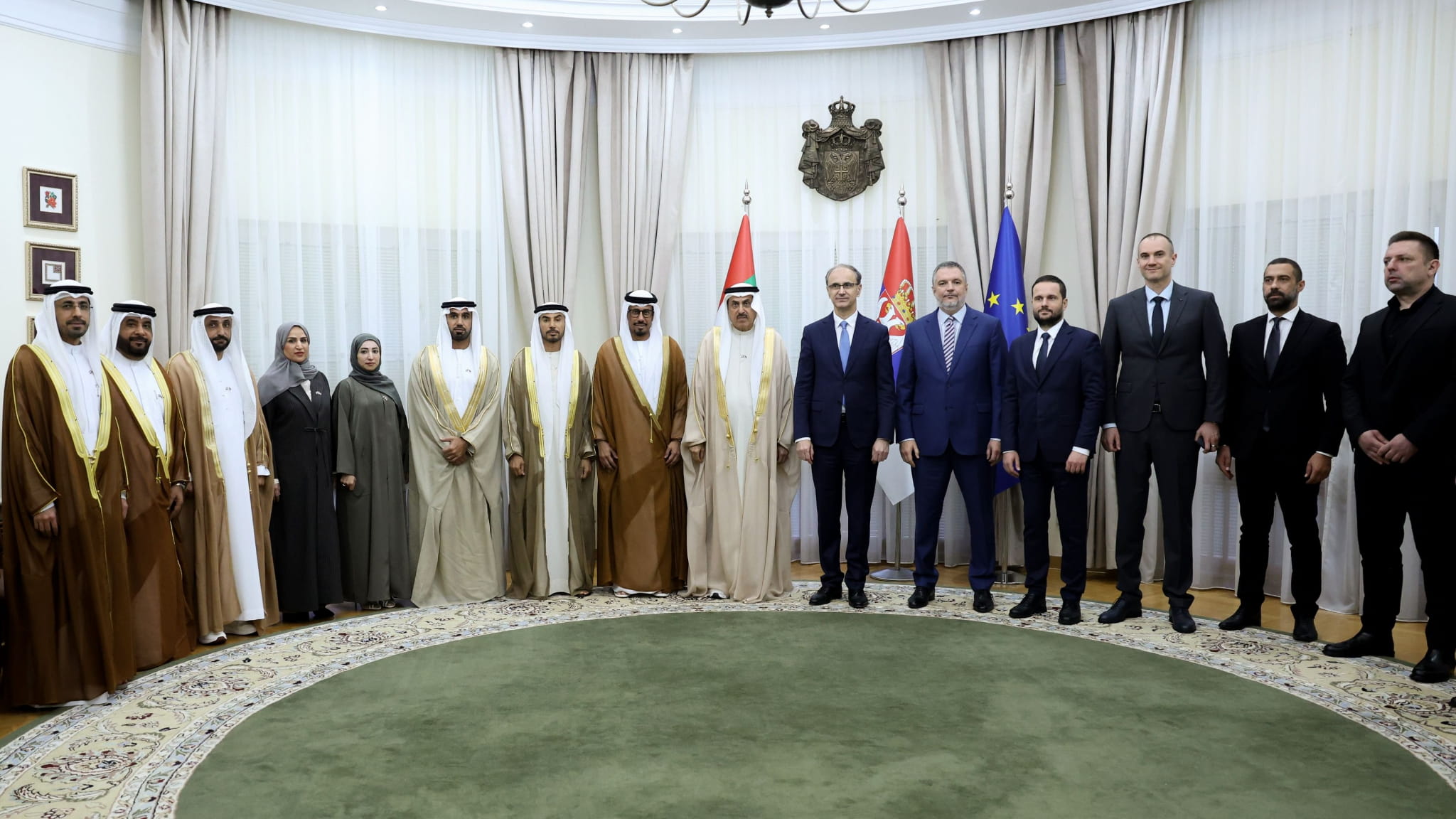 رئيس وزراء صربيا يبحث مع غباش تعزير التعاون الثنائي بين البلدين 