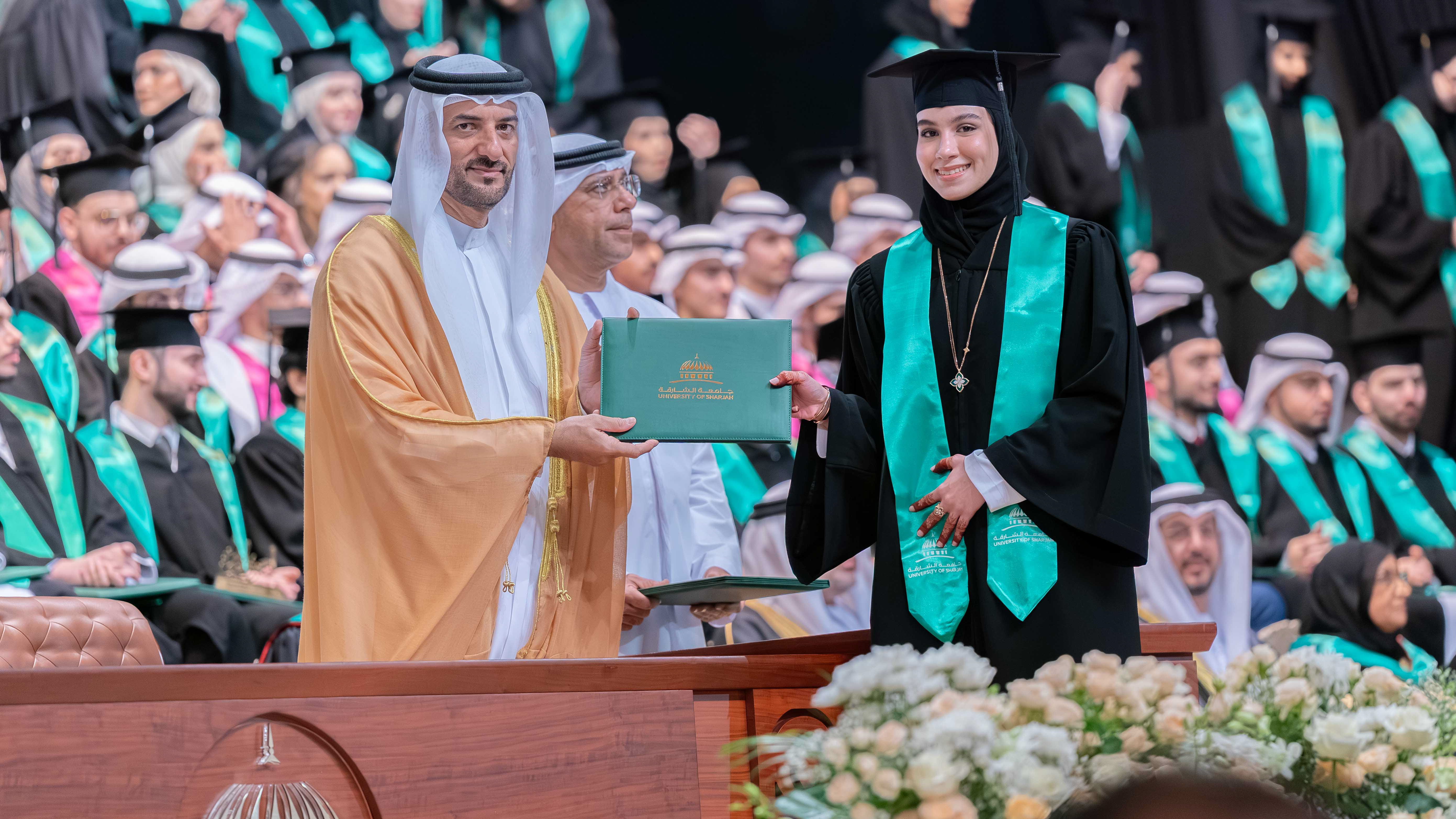 سلطان بن أحمد يشهد حفل تخريج الكليات الطبية والصحية بجامعة الشارقة
