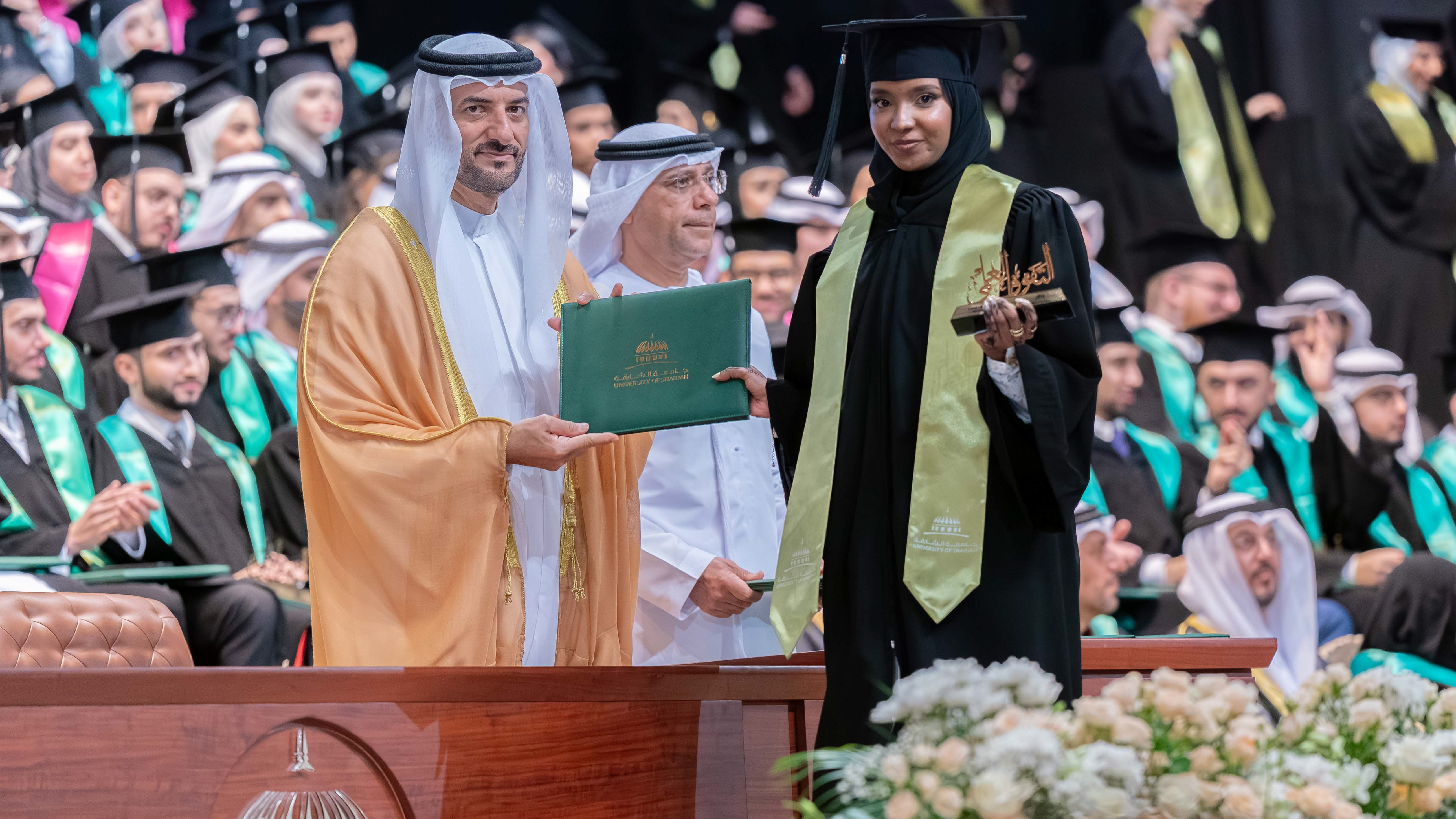 سلطان بن أحمد يشهد حفل تخريج الكليات الطبية والصحية بجامعة الشارقة