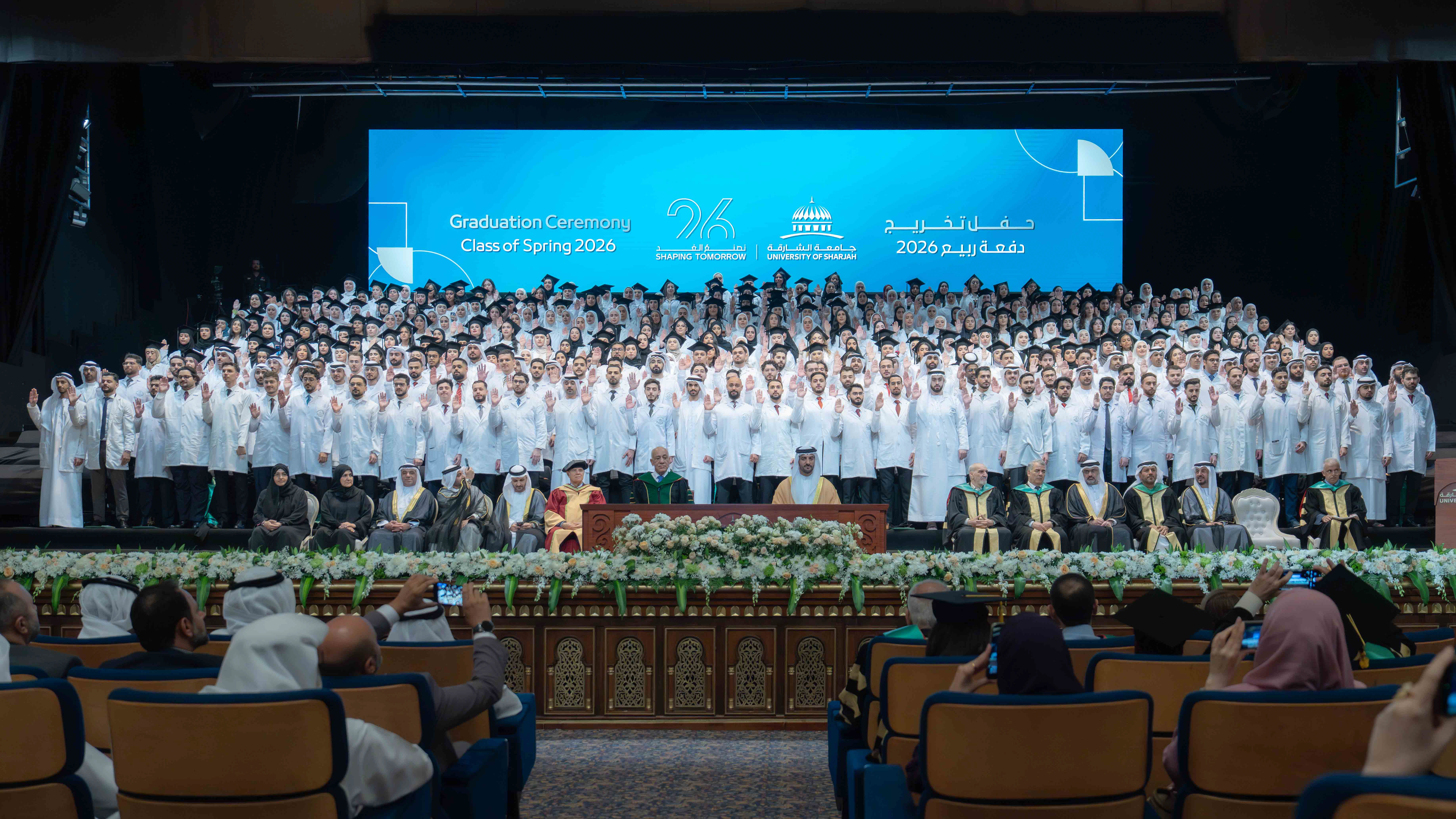 سلطان بن أحمد يشهد حفل تخريج الكليات الطبية والصحية بجامعة الشارقة