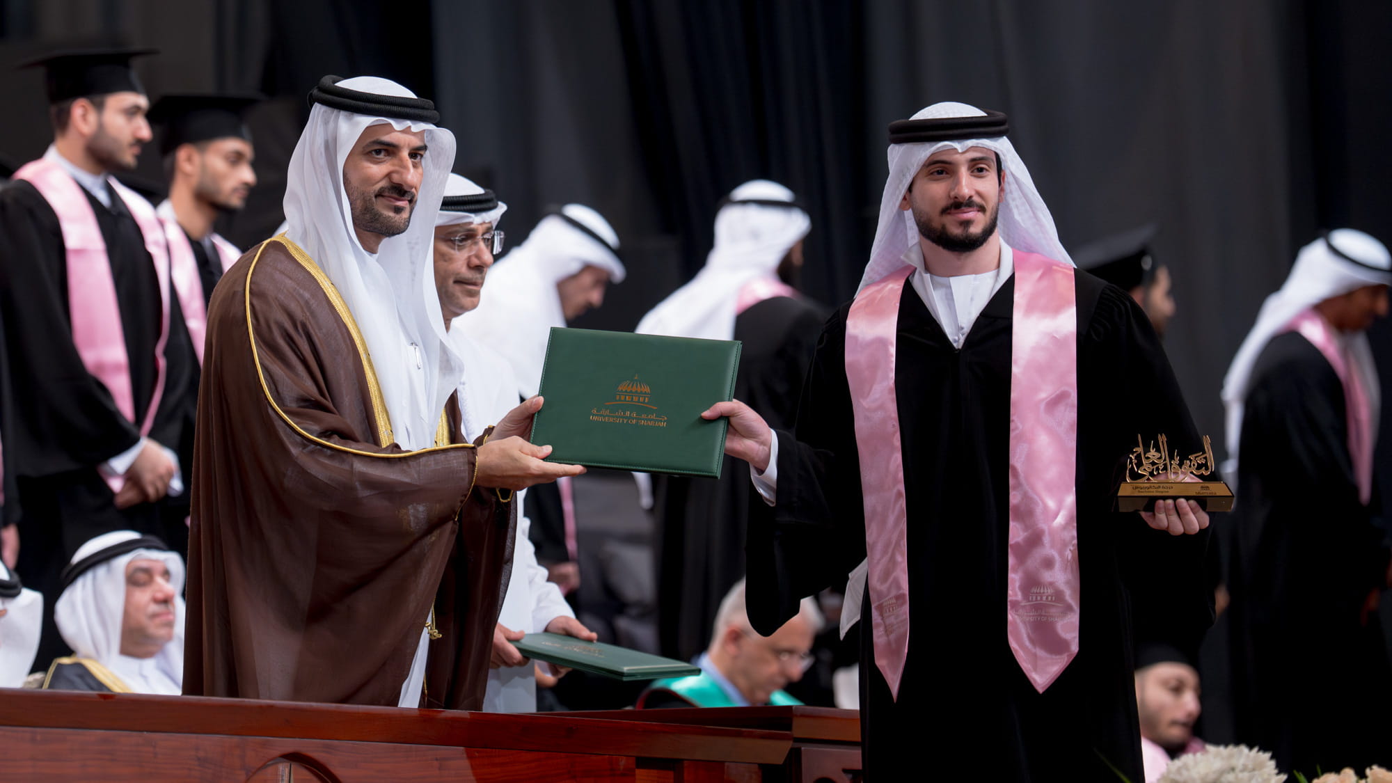سلطان بن أحمد يشهد حفل تخريج الكليات الطبية والصحية بجامعة الشارقة