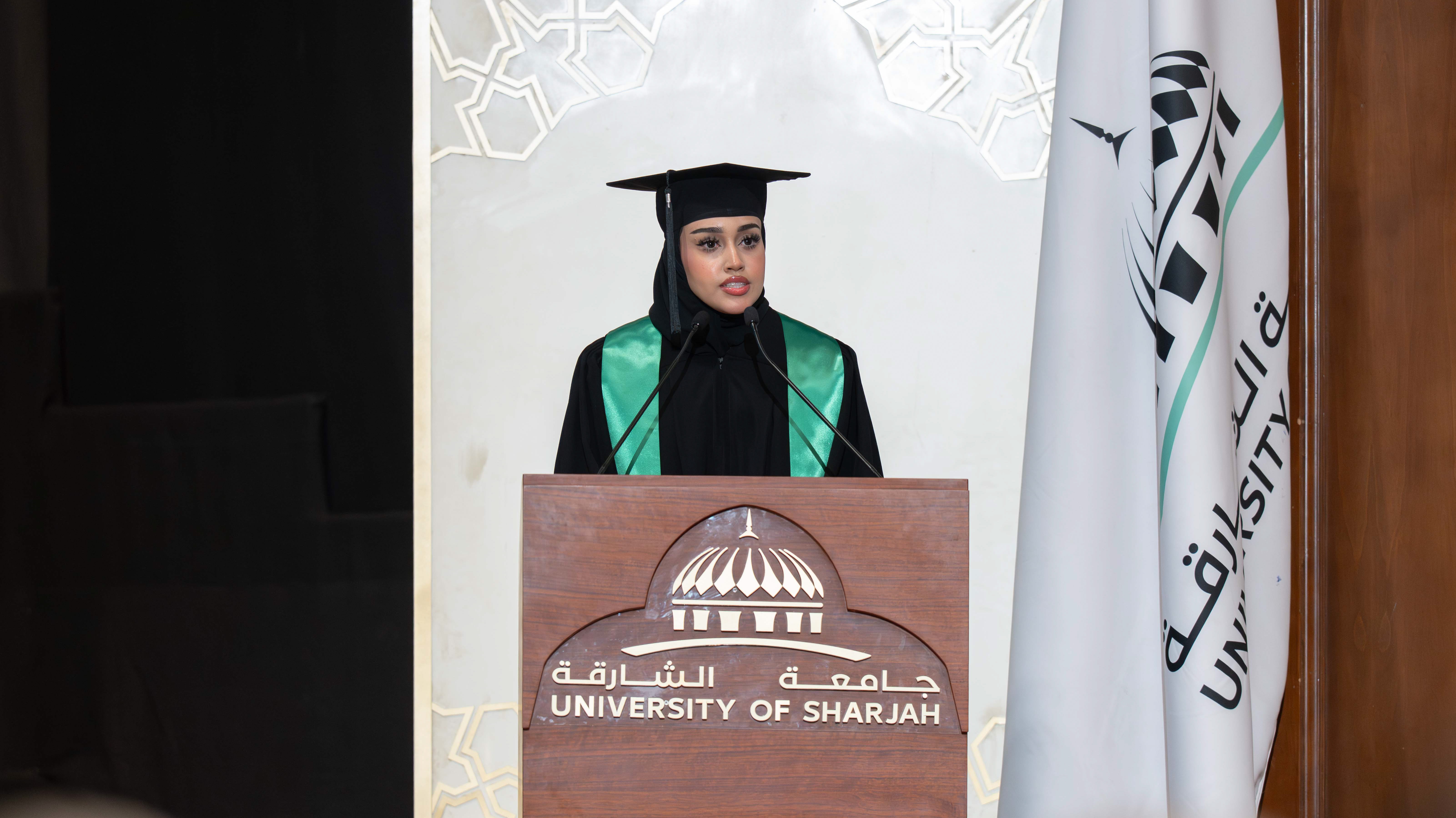 سلطان بن أحمد يشهد حفل تخريج الكليات الطبية والصحية بجامعة الشارقة