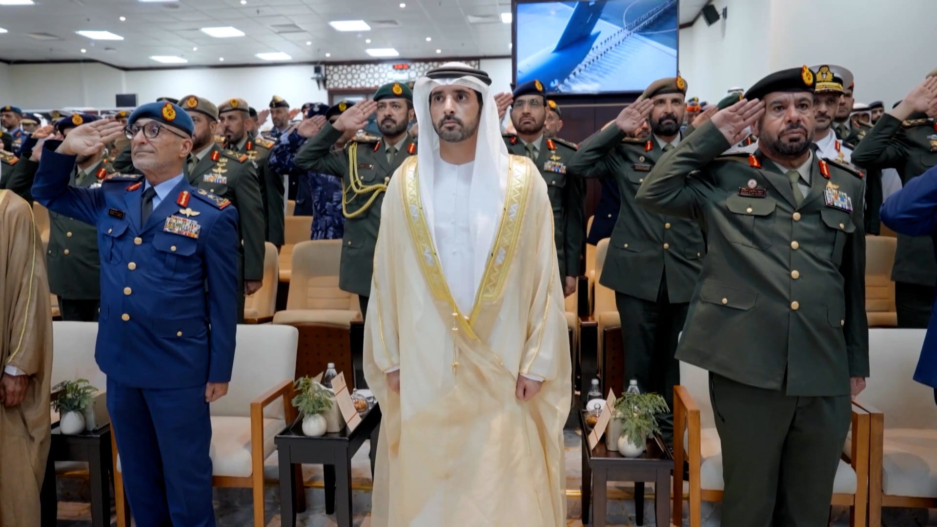 Hamdan bin Mohammed attends graduation of National Defence College