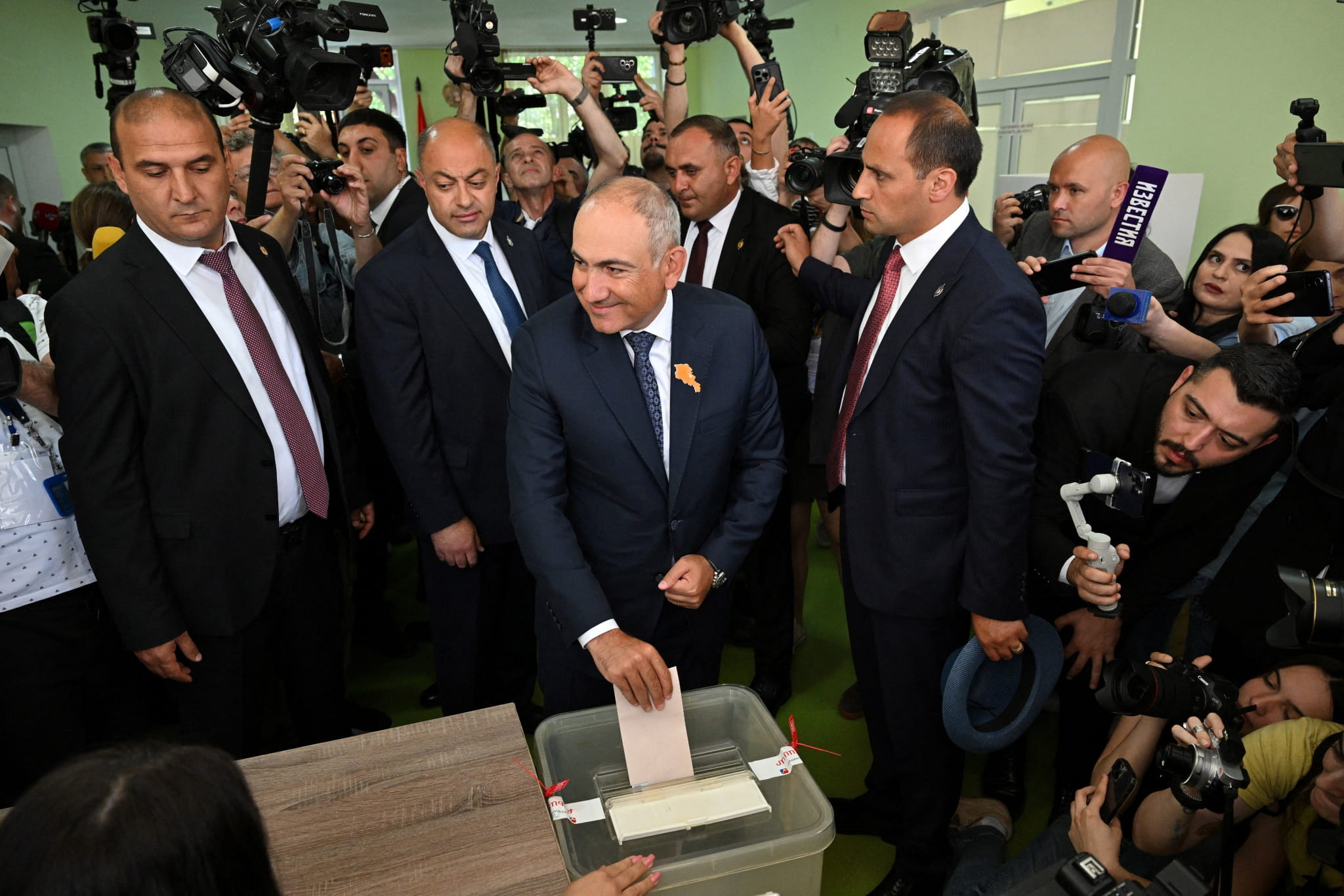 رئيس وزراء أرمينيا يحقق فوزاً انتخابياً تاريخياً وسط تقدم المعارضة