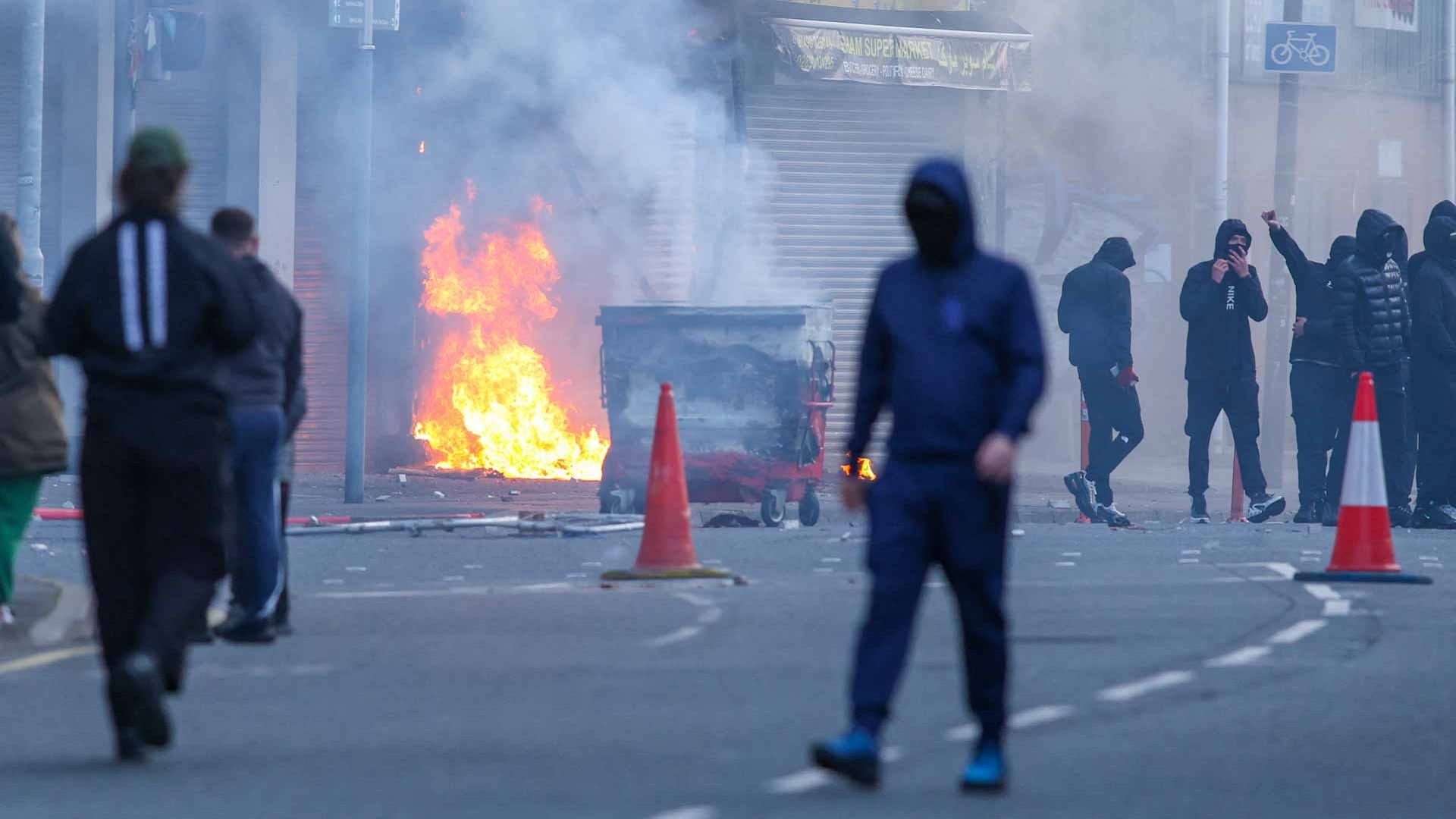 شرطة أيرلندا الشمالية تدعو إلى الهدوء بعد حادثة الطعن