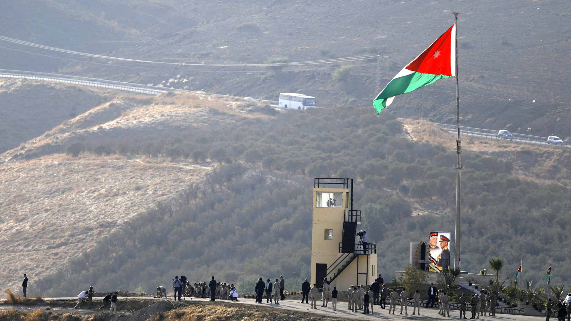 الجيش الأردني يعترض ويسقط 5 صواريخ قادمة من إيران