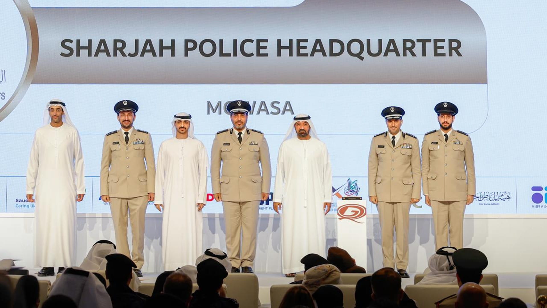 صورة بعنوان: شرطة الشارقة تحصد جائزتين ضمن جوائز مجموعة دبي للجودة 