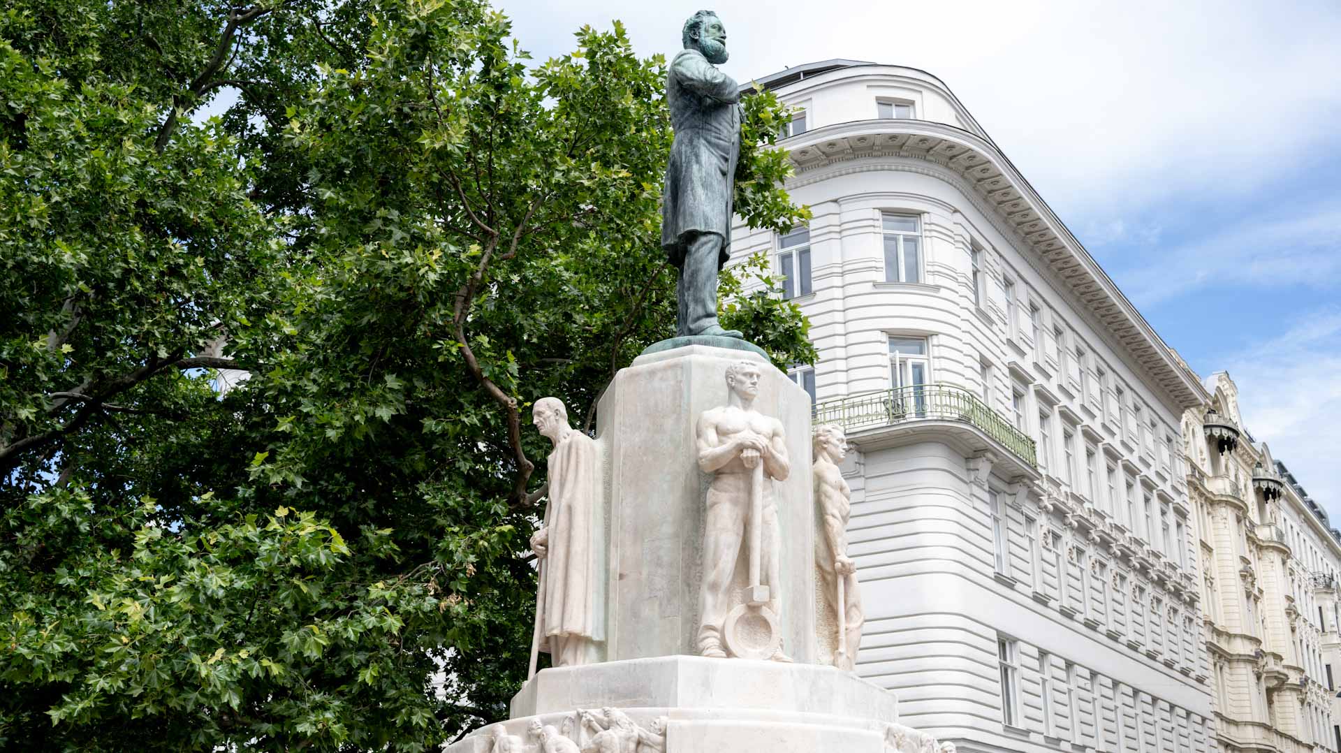 Austria extends border controls with four European countries 