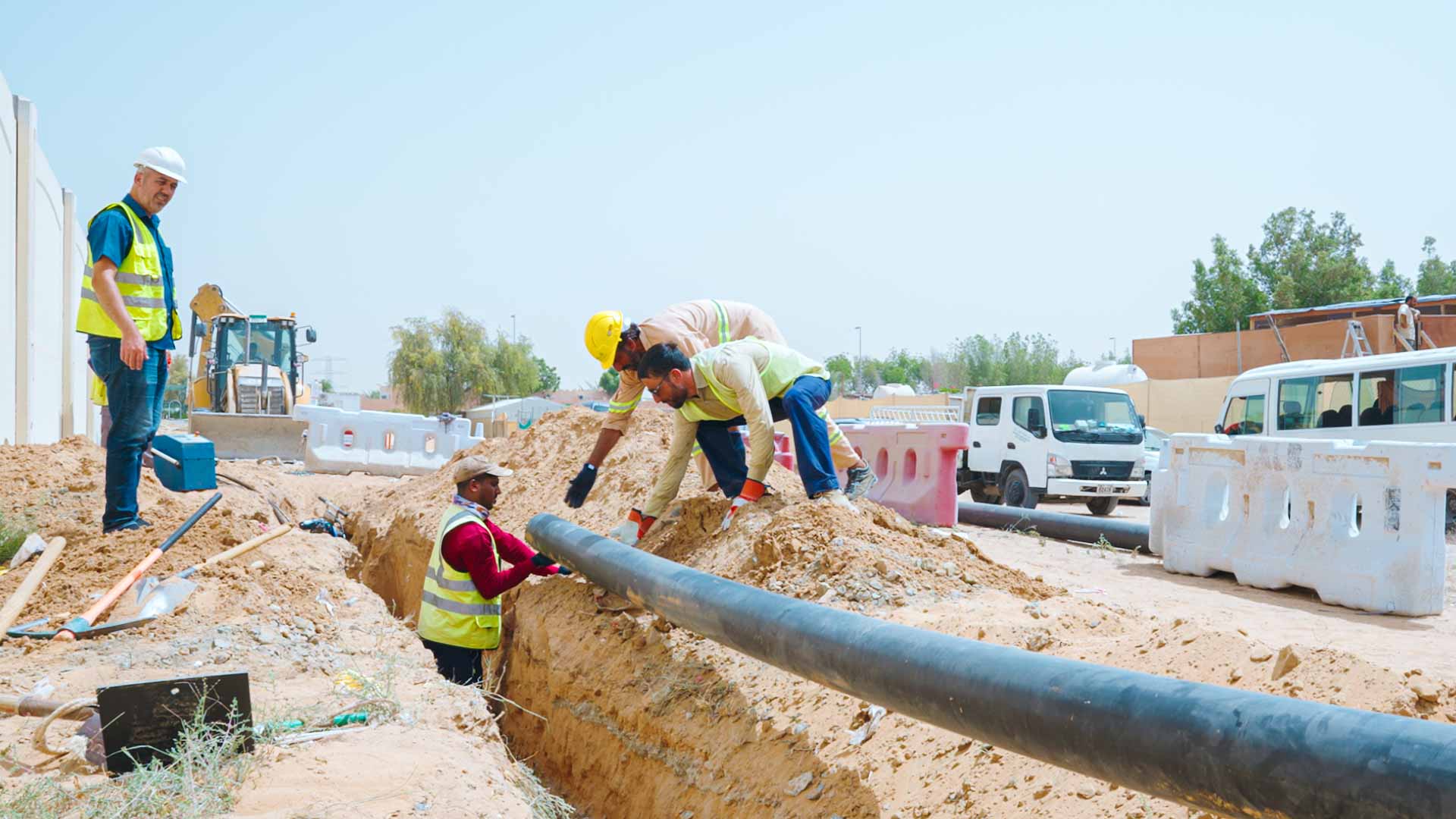 كهرباء الشارقة تعزز شبكات المياه في منطقتي الزبير وحي الدبدبة