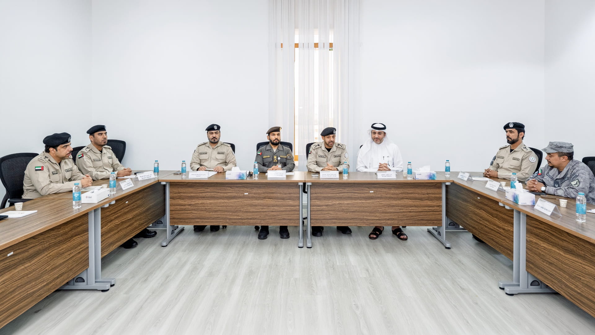 شرطة الشارقة تبحث تعزيز التنسيق الأمني بالمنافذ والنقاط الحدودية