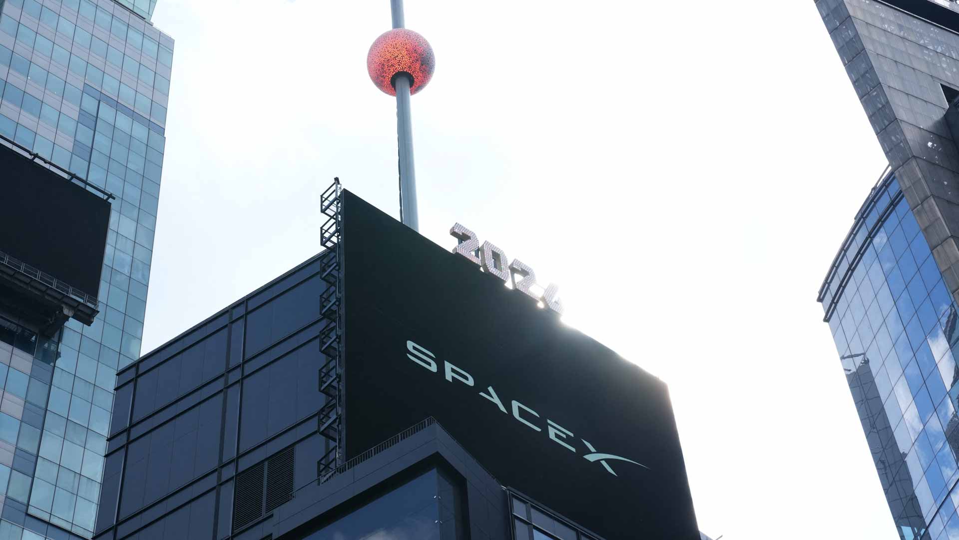 SpaceX money raised hits $85.7 billion as shares extend rally